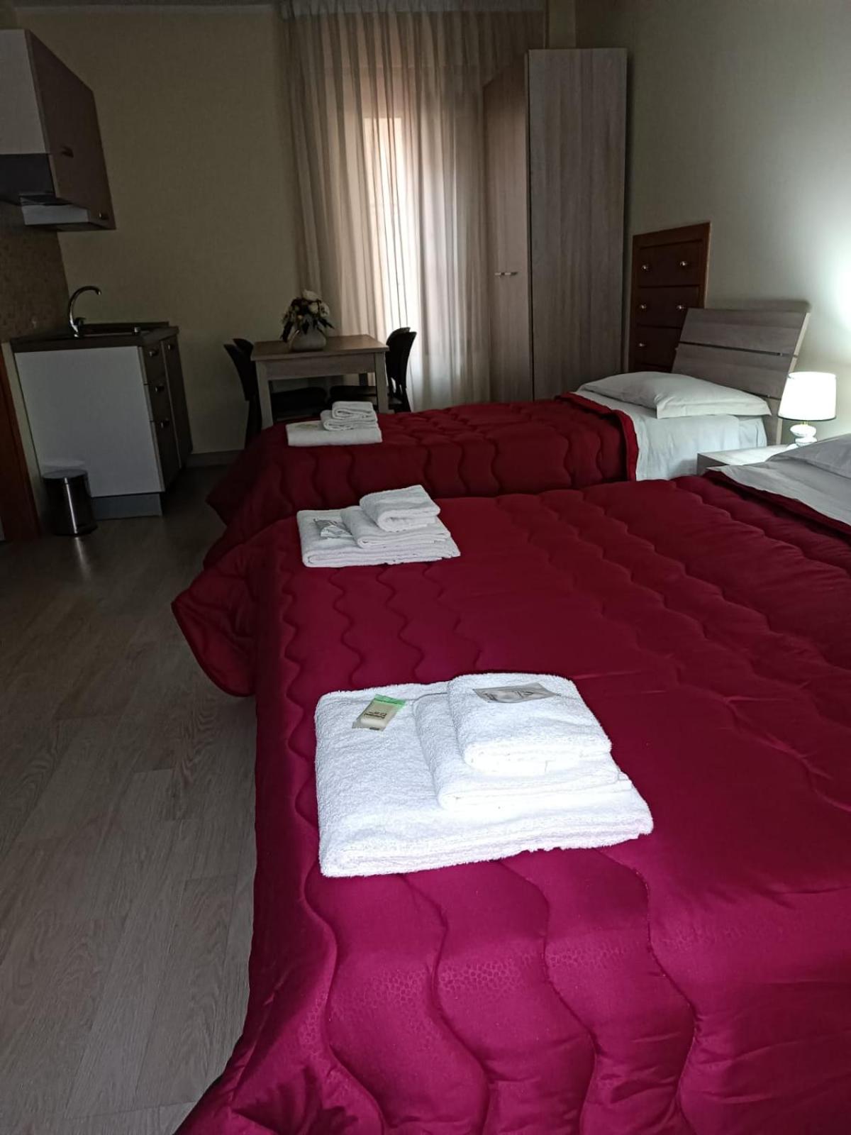 Large Double or Twin Room photo 1