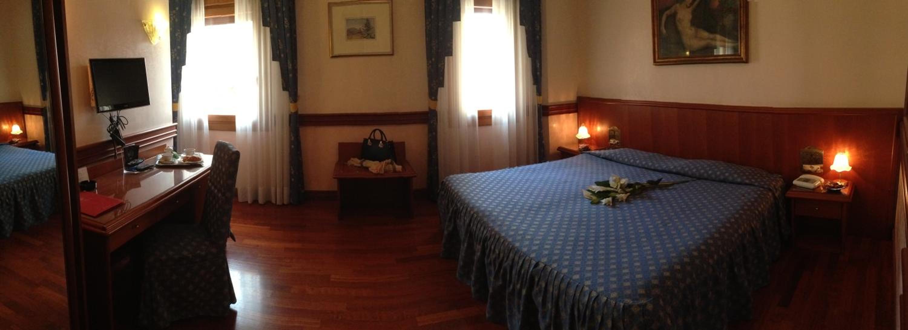 Double Room - Photo 18