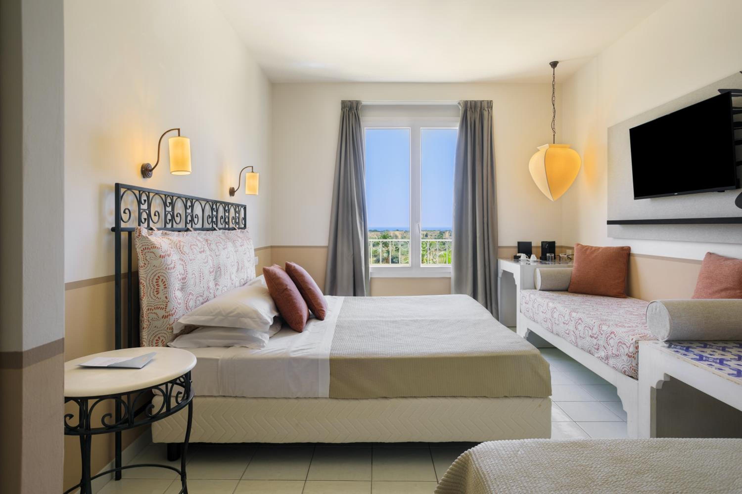 Superior Quadruple Room with Sea View  - Photo 1