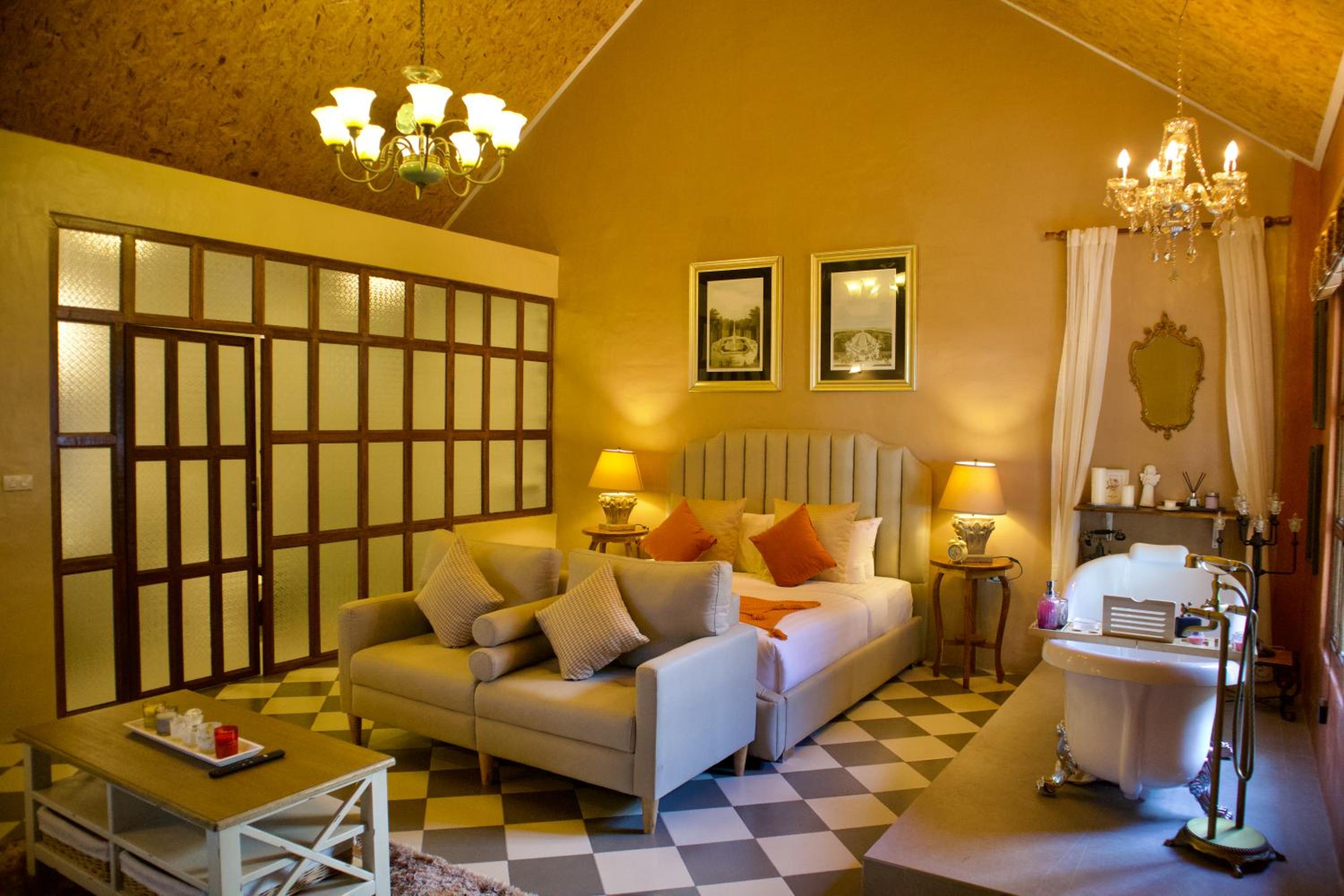 Honeymoon Suite with Bathtub photo 1