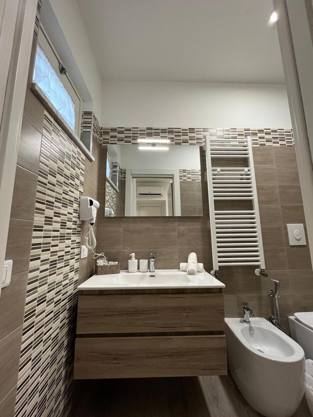 Standard Triple Room - Photo 7