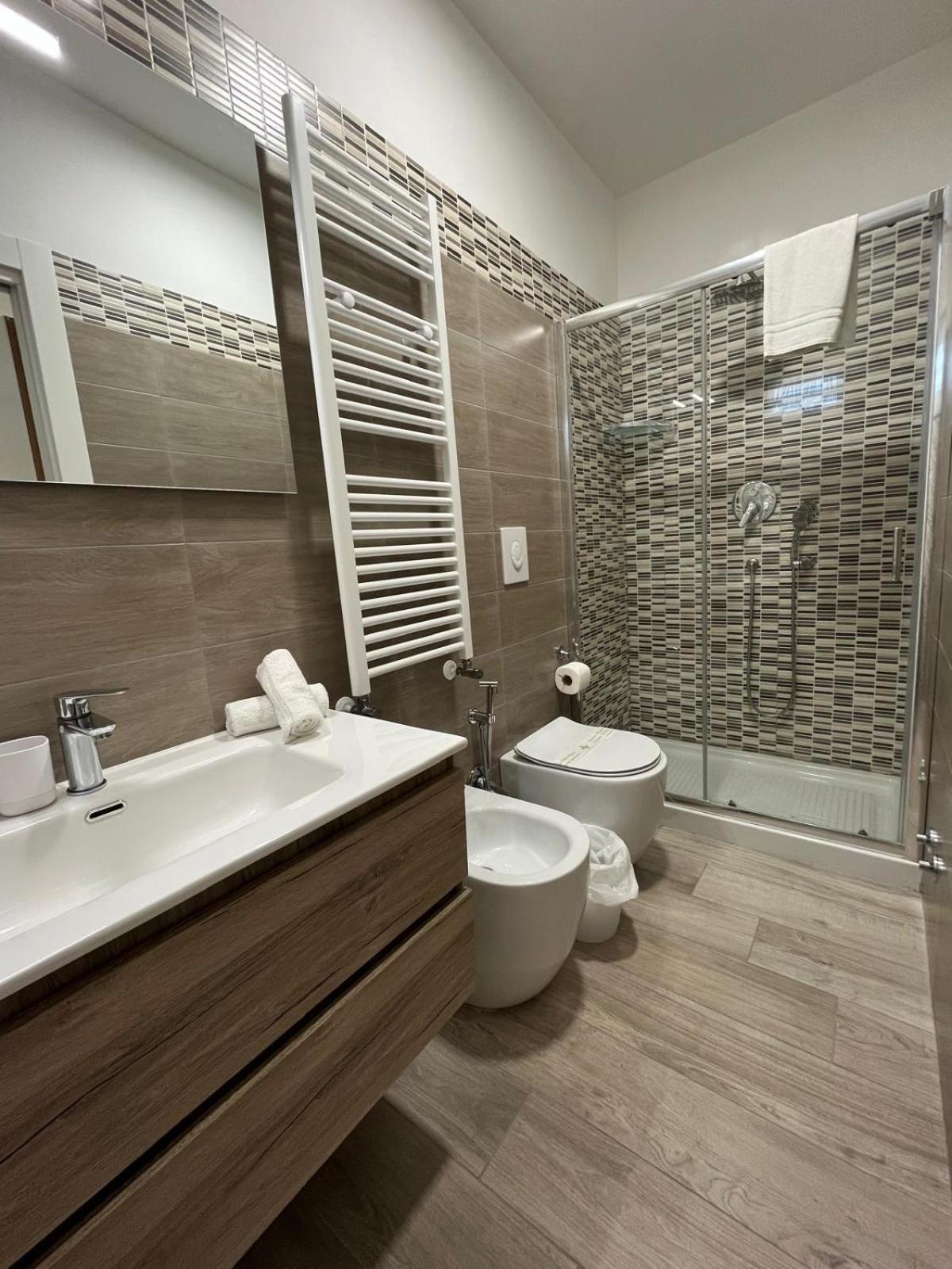 Standard Triple Room - Photo 8