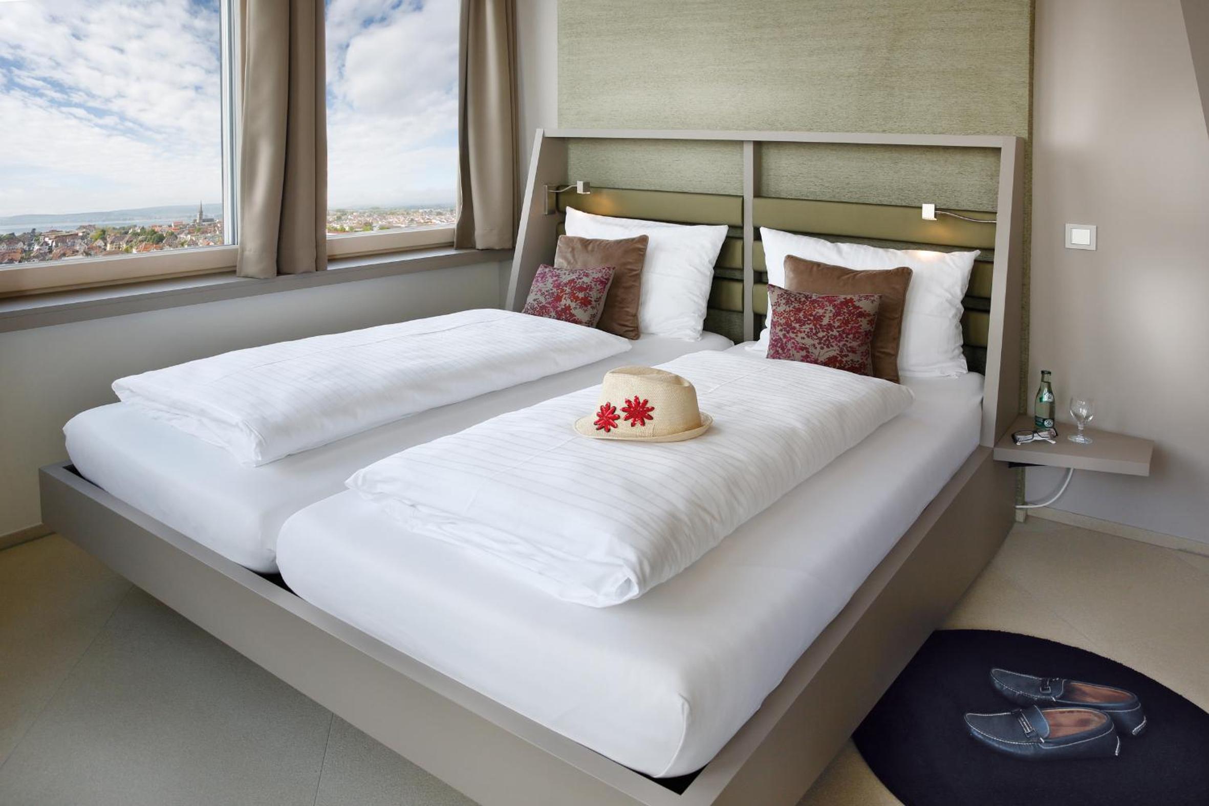 Double Room with Lake View - Photo 4