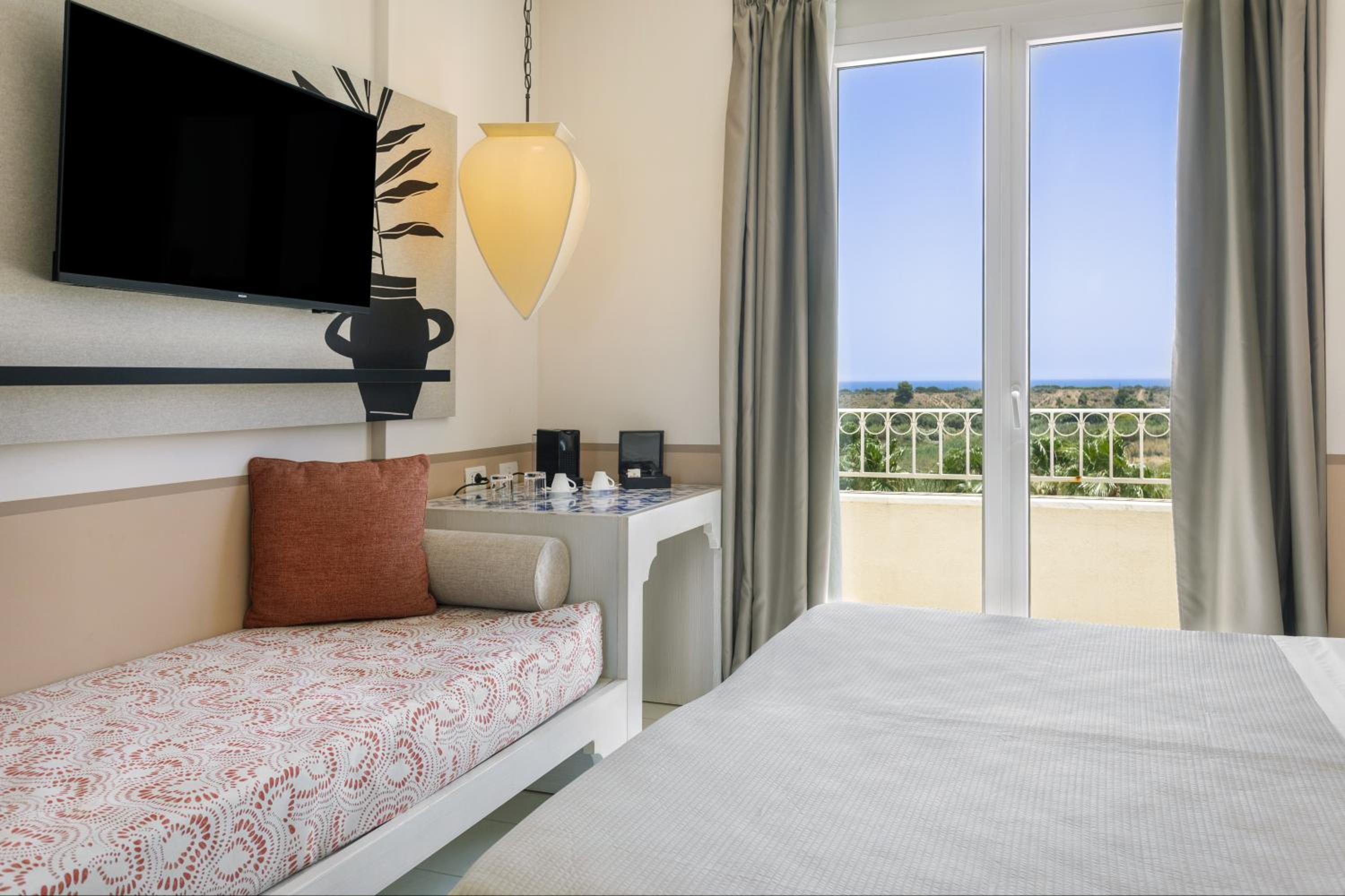 Superior Triple Room with Sea View - Photo 2