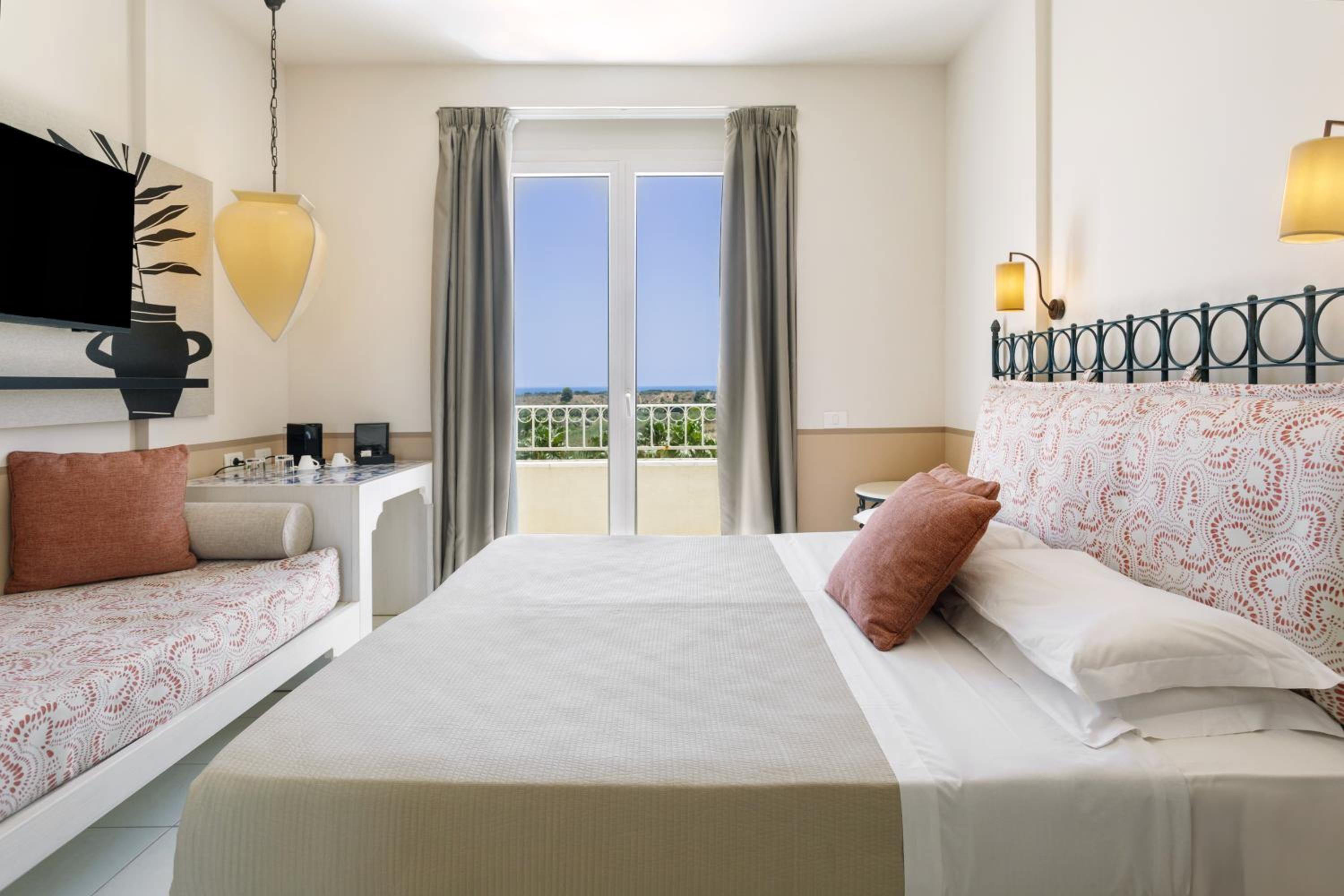 Superior Triple Room with Sea View - Photo 1