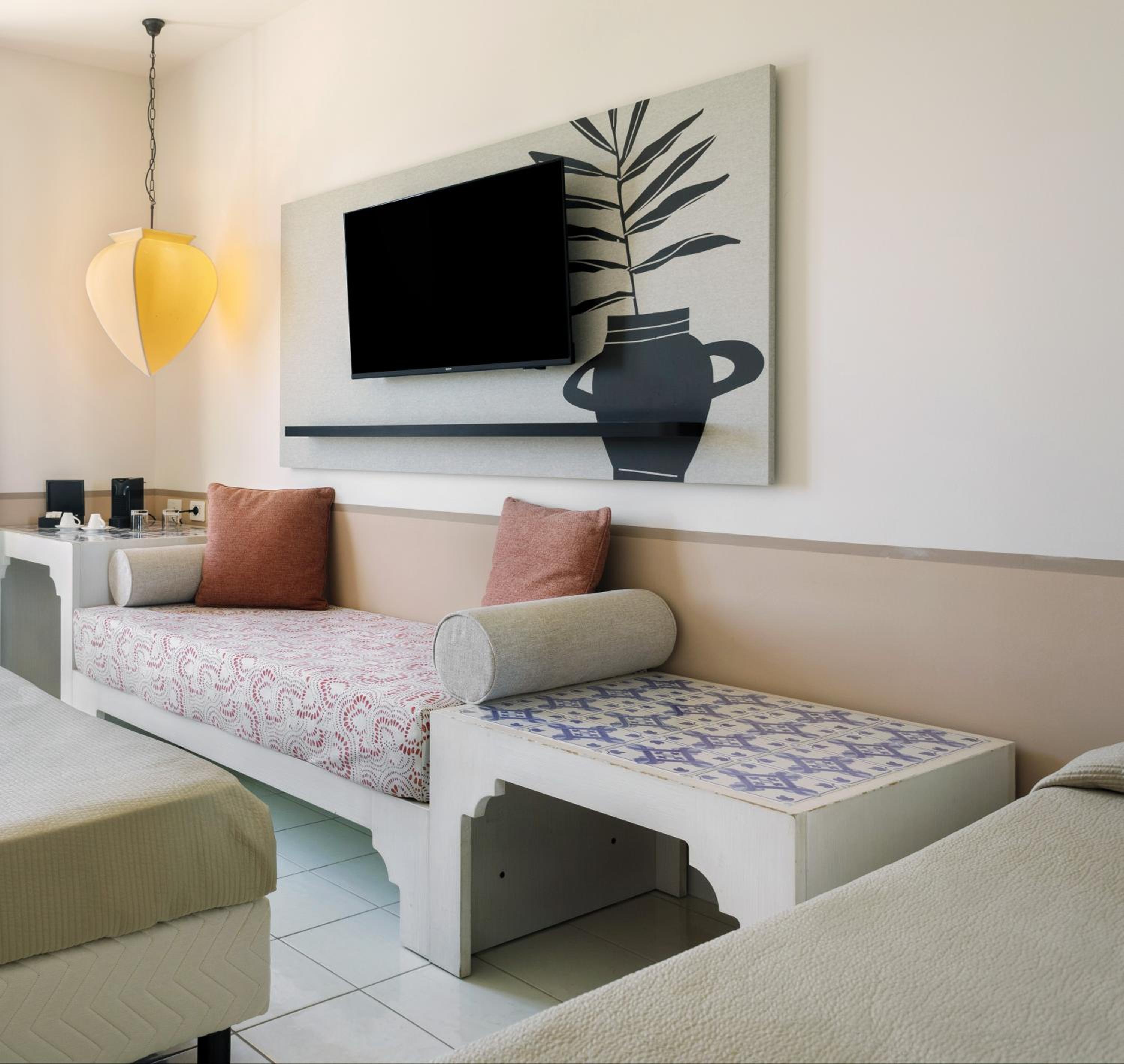 Superior Quadruple Room - Photo 4