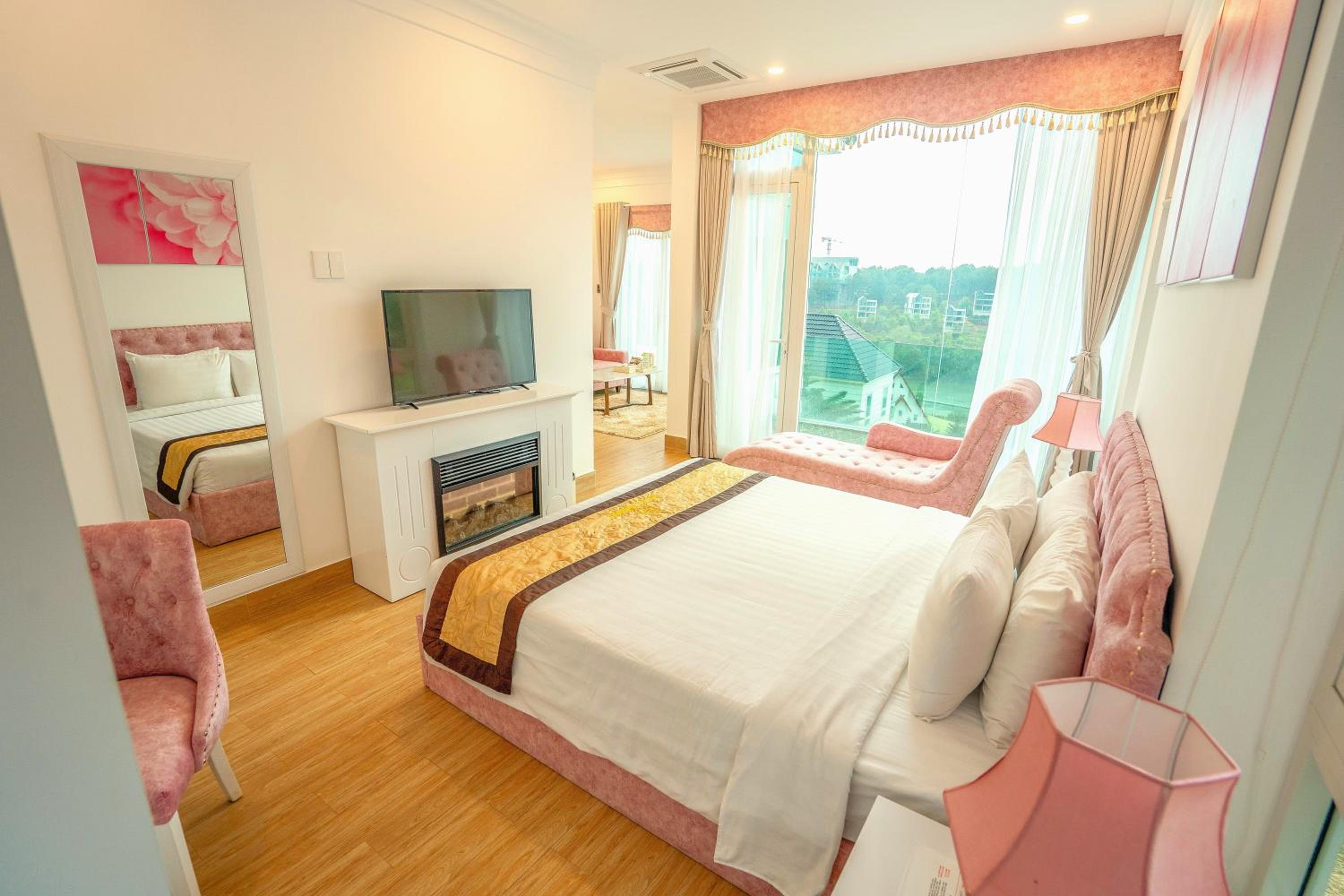 Suite with Lake View photo 2