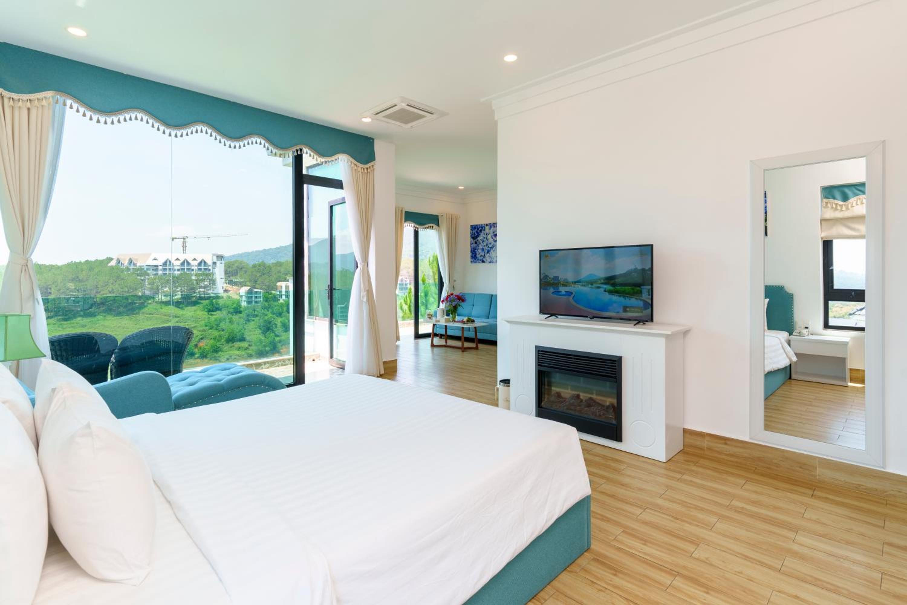 Suite with Lake View photo 1