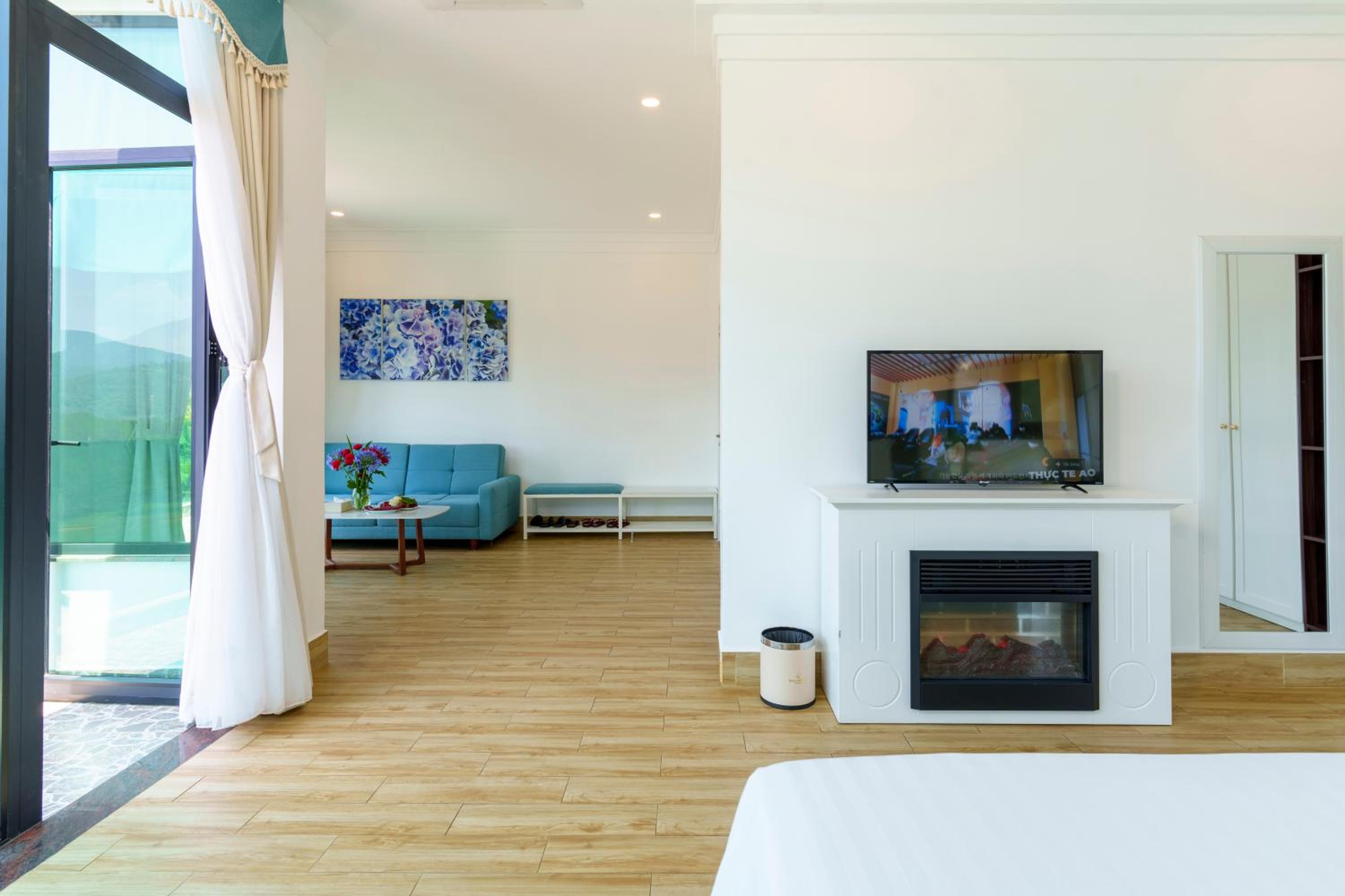 Suite with Lake View photo 3