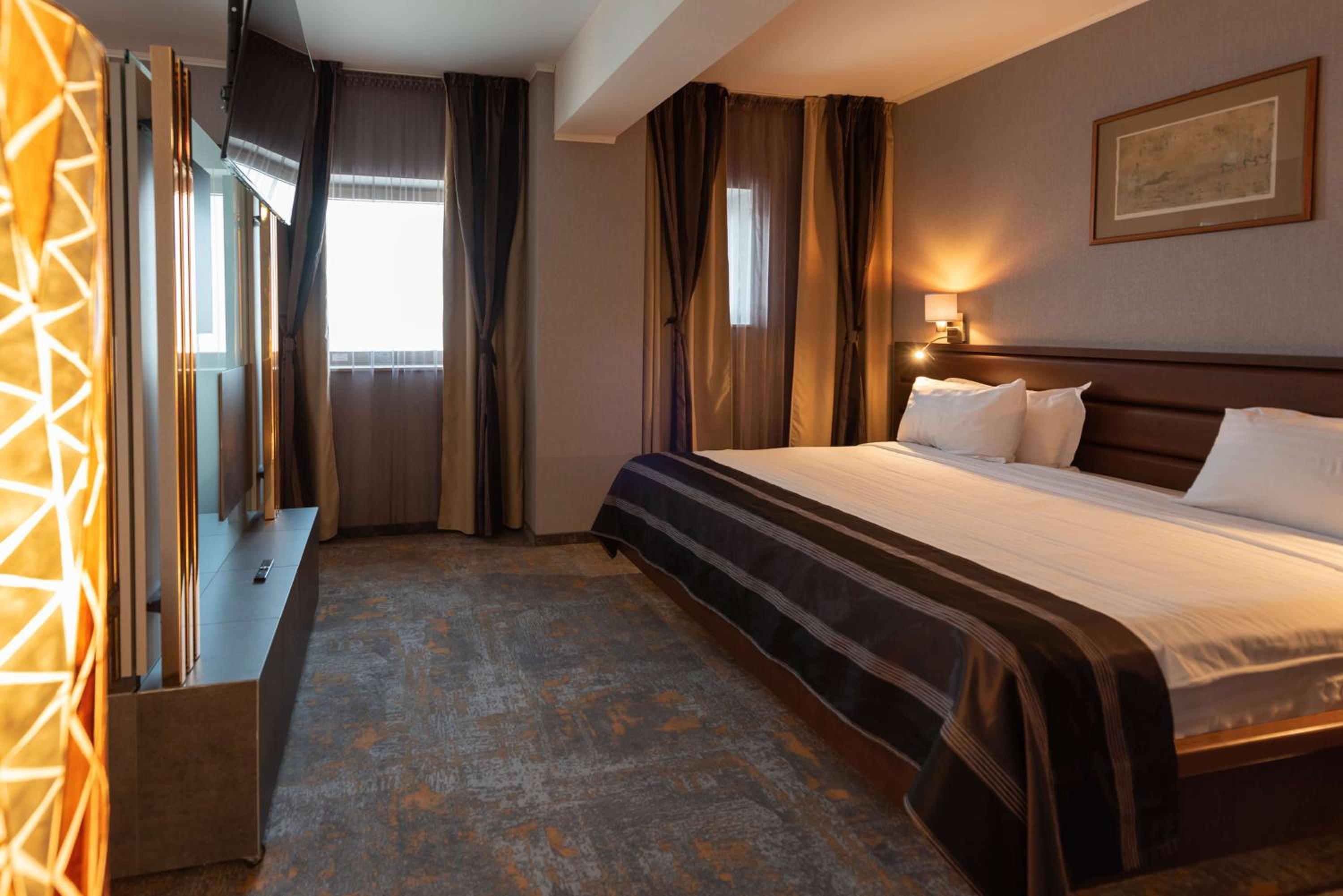Deluxe Executive Suite