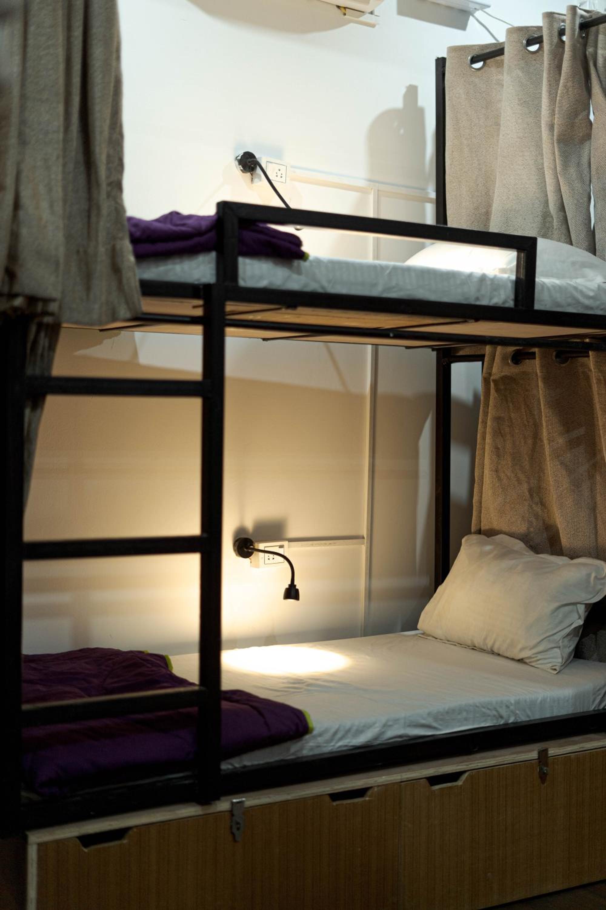 6-Bed Mixed Dormitory Room photo 1