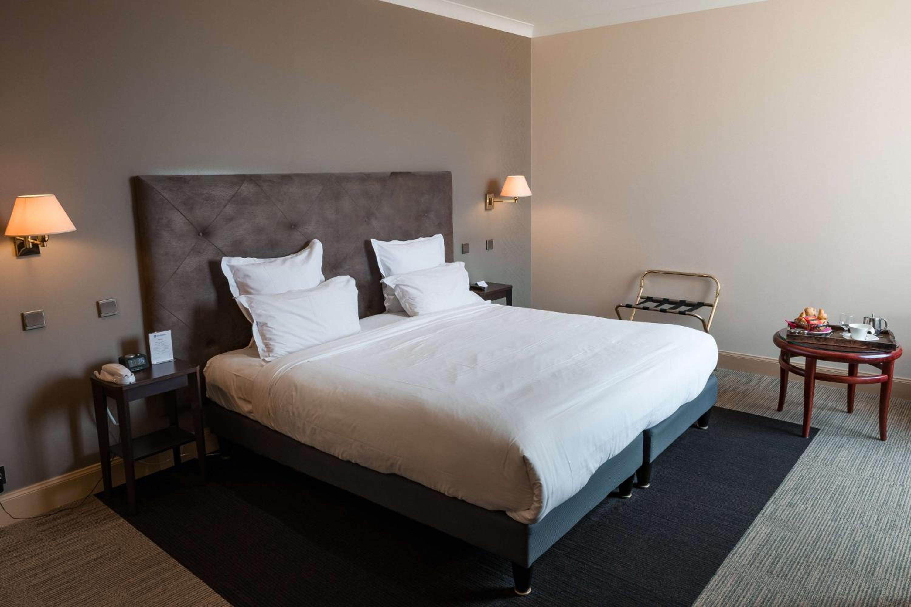 Superior King Room - Non-Smoking - Photo 8