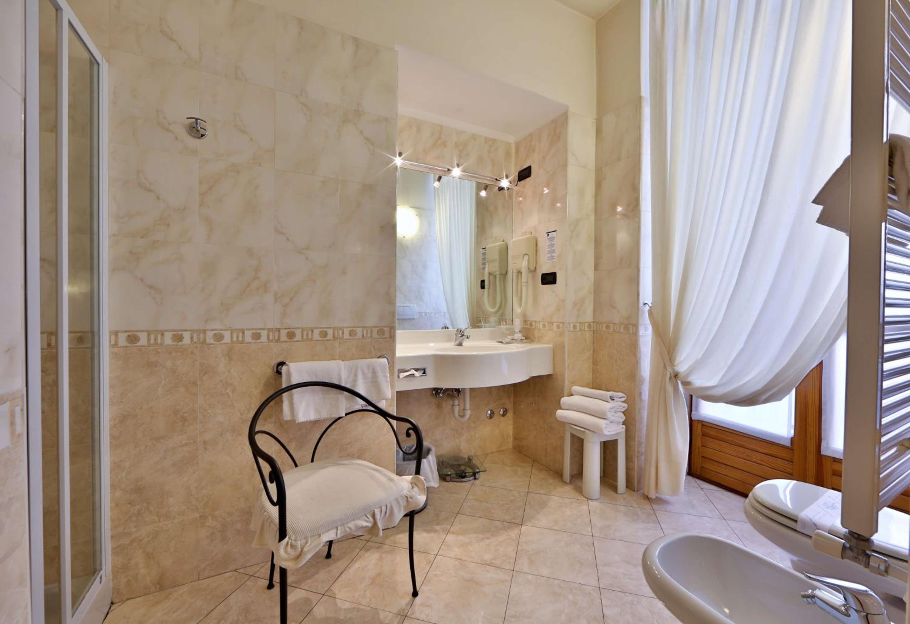 Classic Double Room - Photo 14