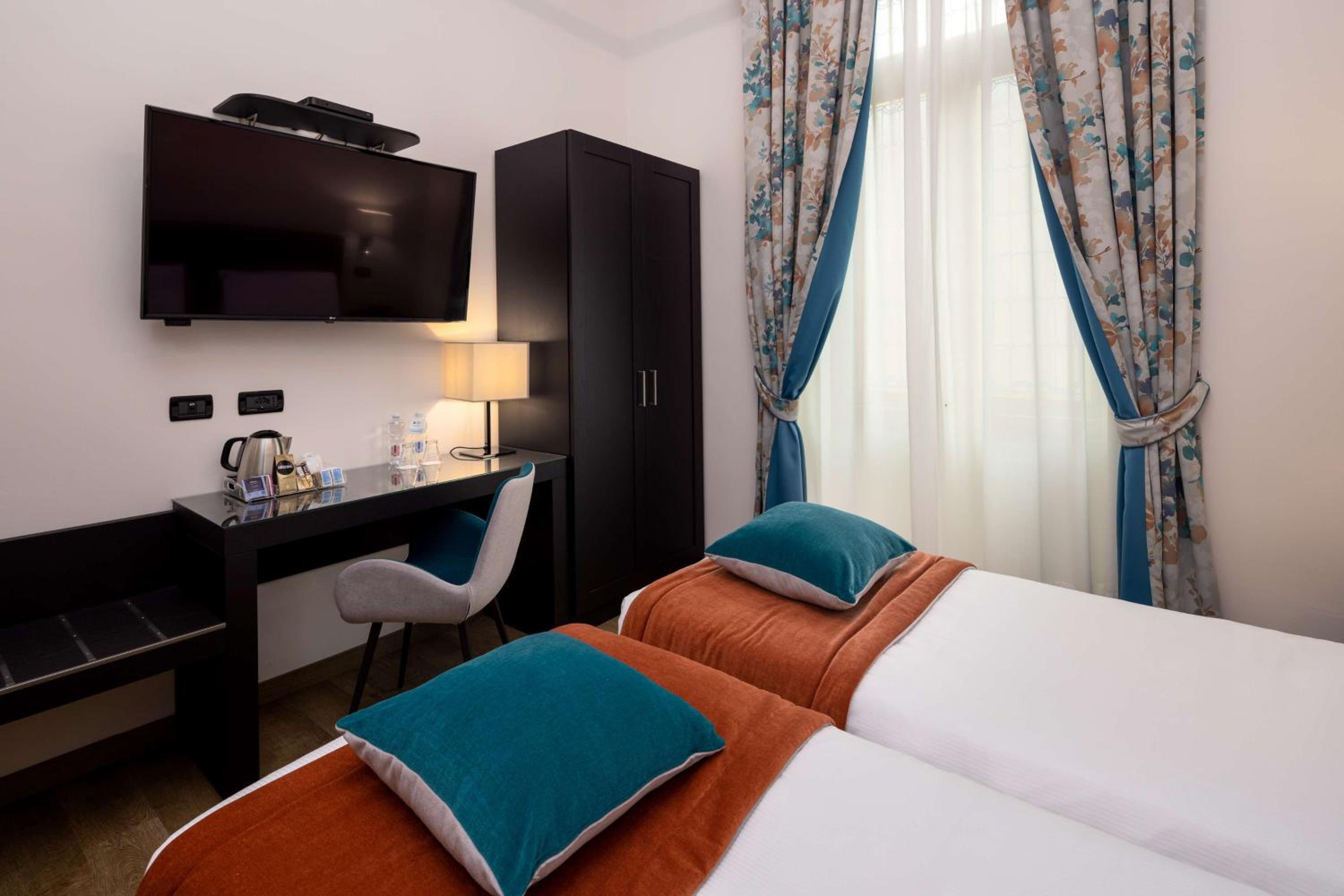 Twin Room - Photo 4
