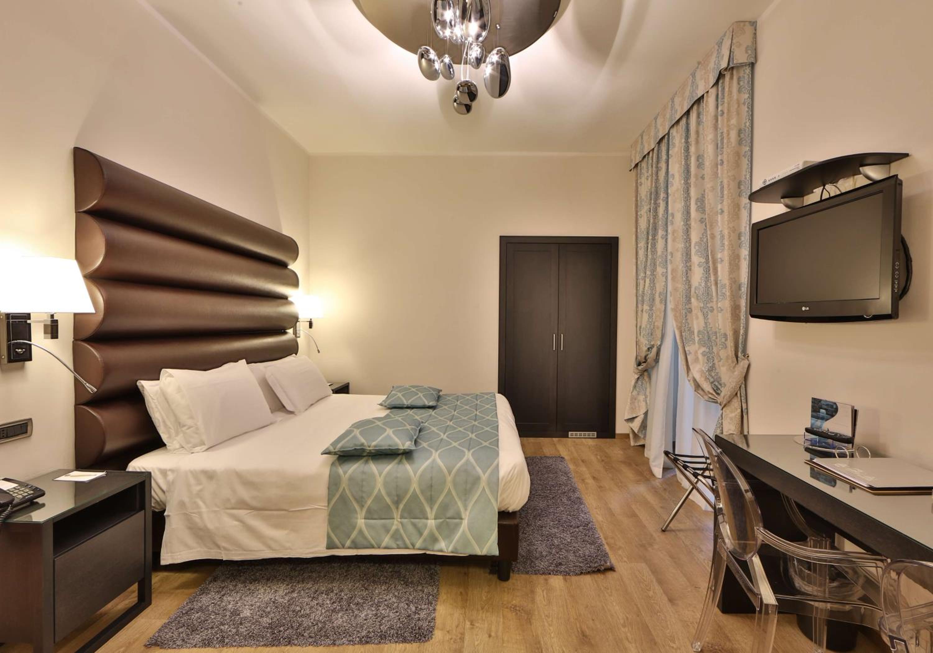 Deluxe Double Room - Photo 1