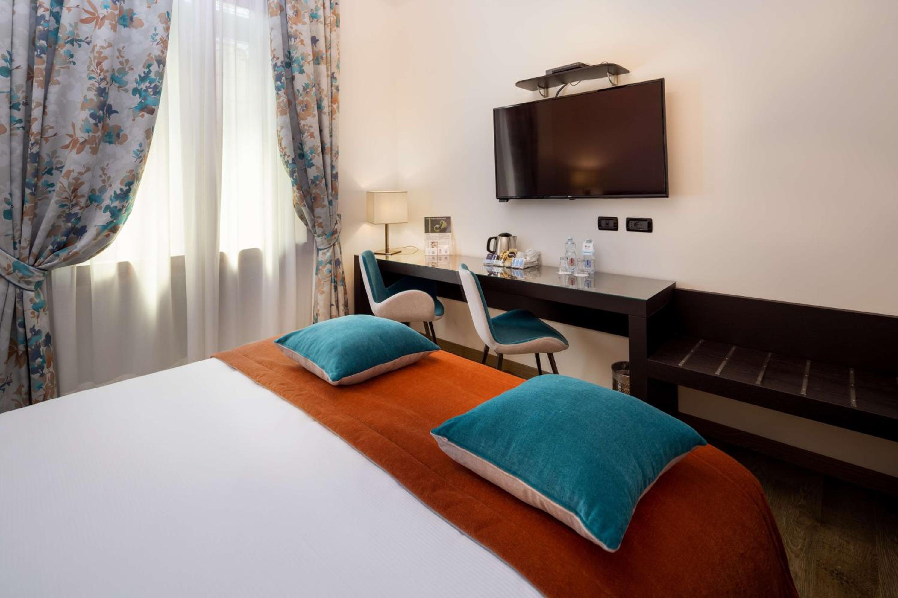 Deluxe Double Room - Photo 15