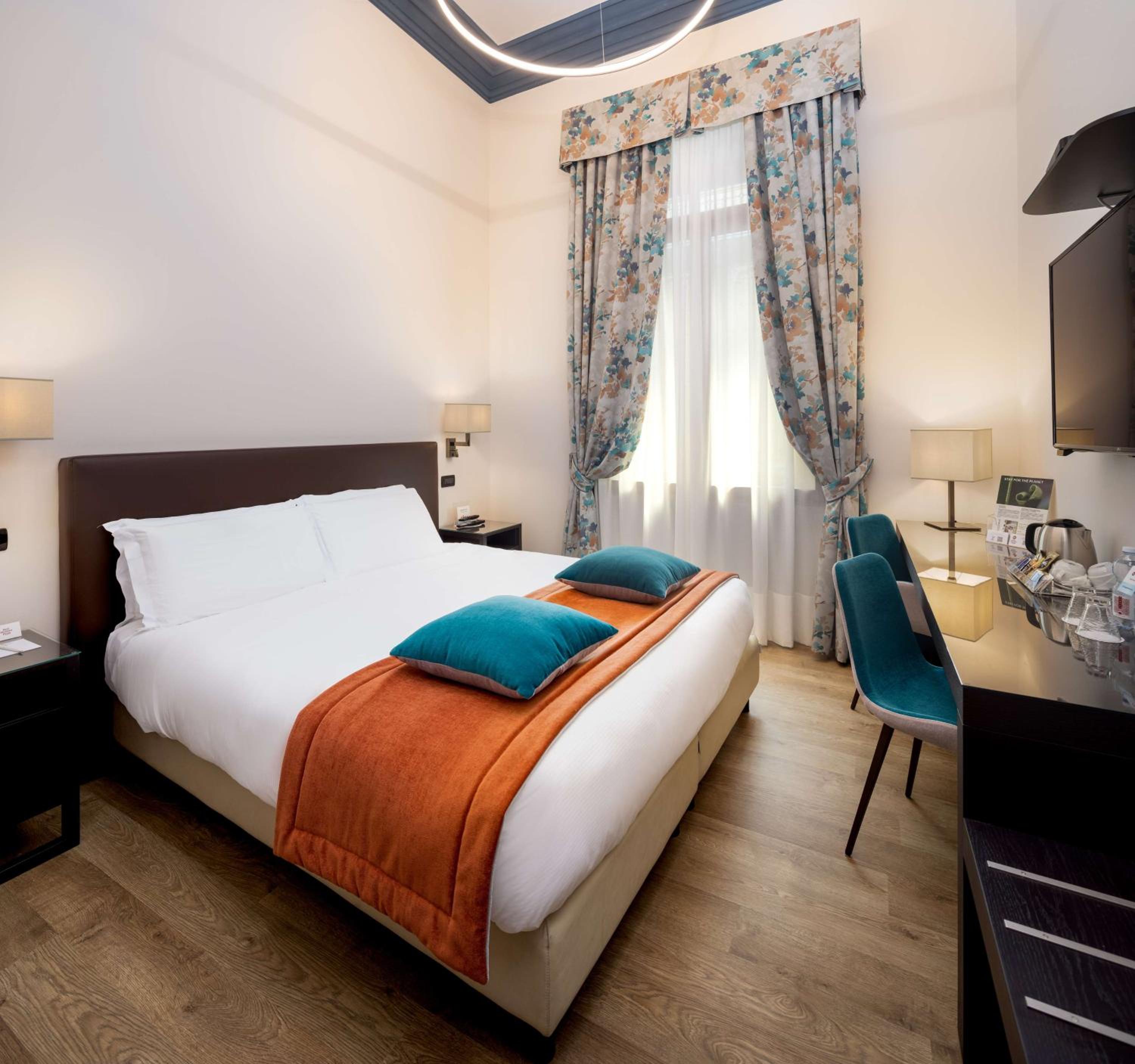 Deluxe Double Room - Photo 16