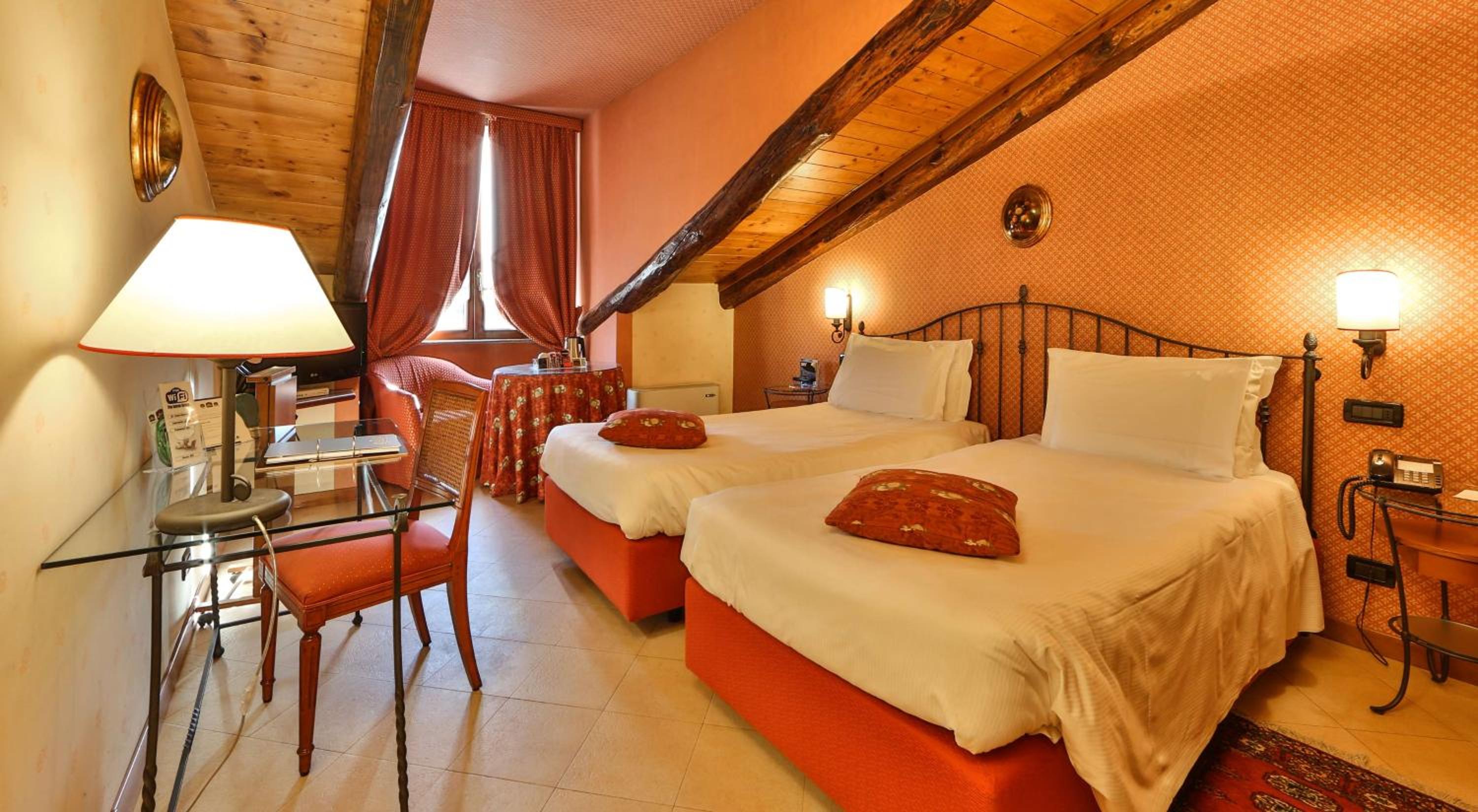 Twin Room - Photo 6