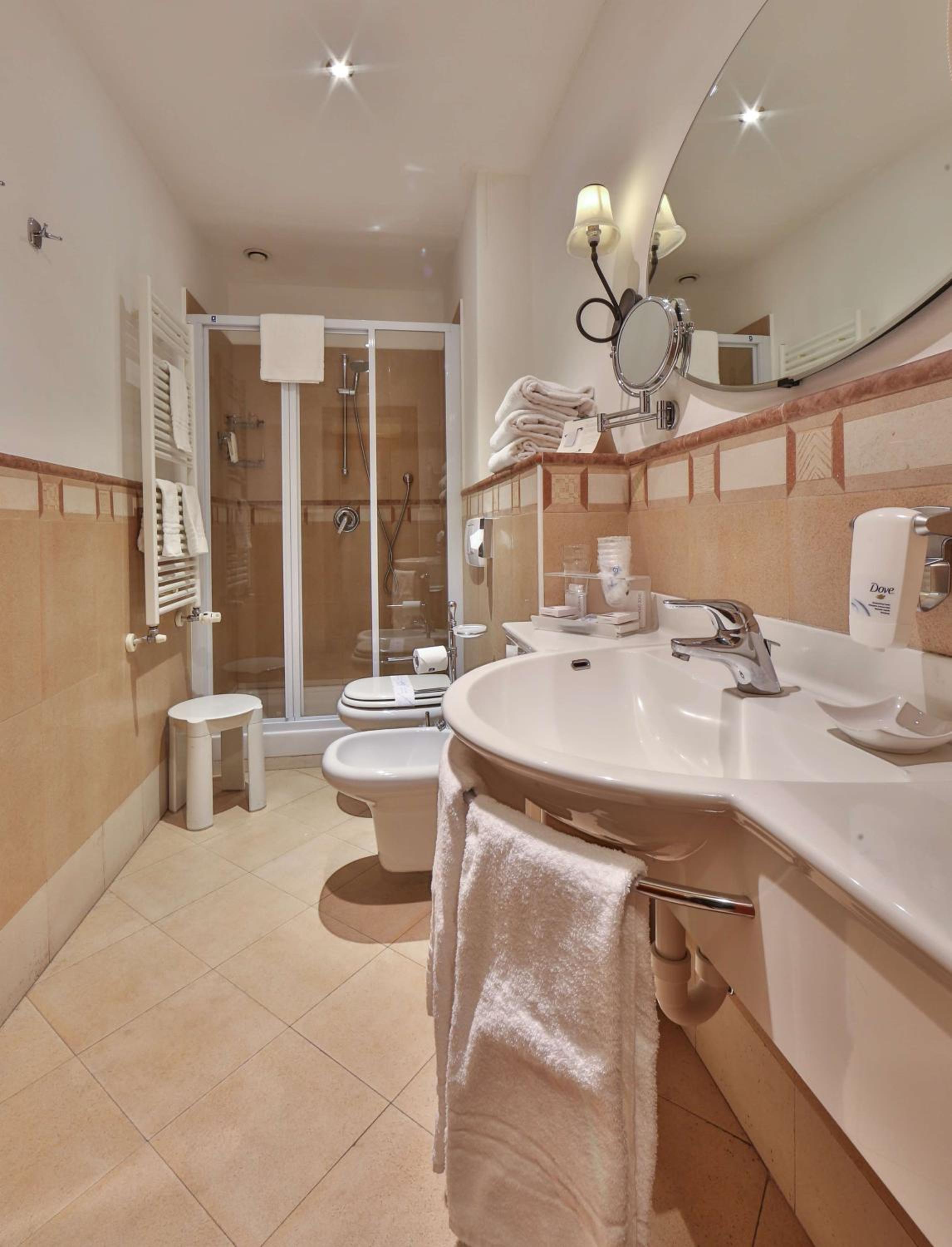Twin Room - Photo 11