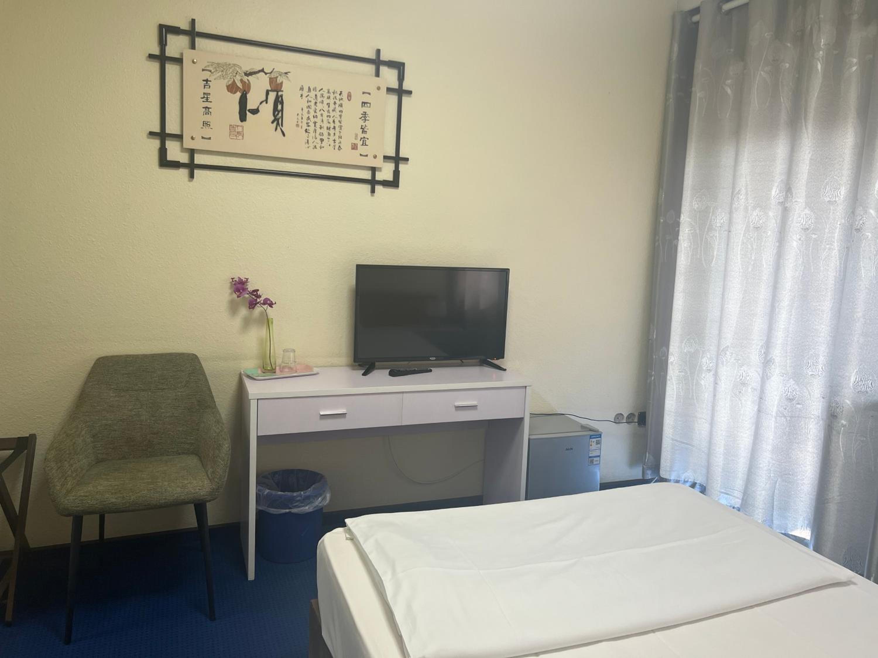 Twin Room - Photo 3
