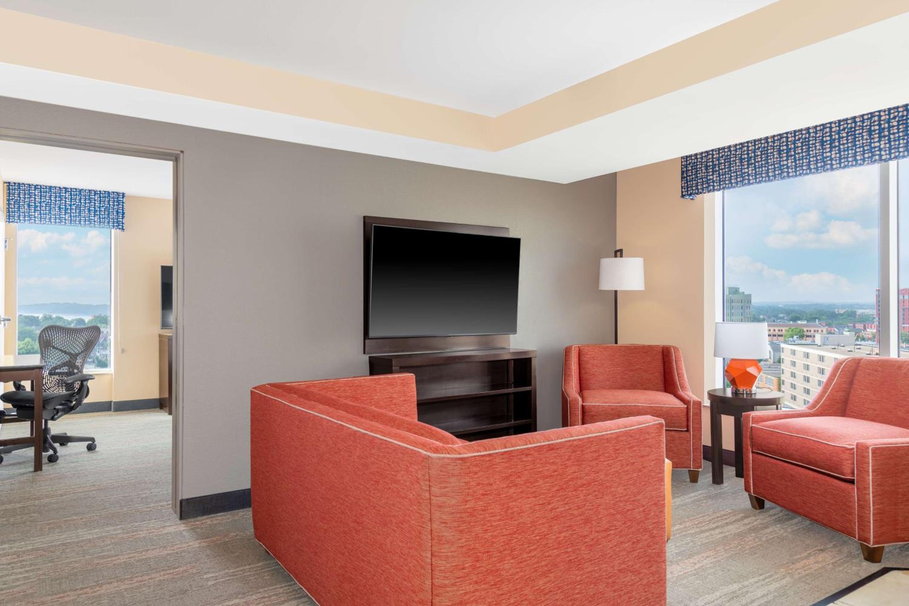 King Suite - Hearing Access/Non-Smoking photo 2