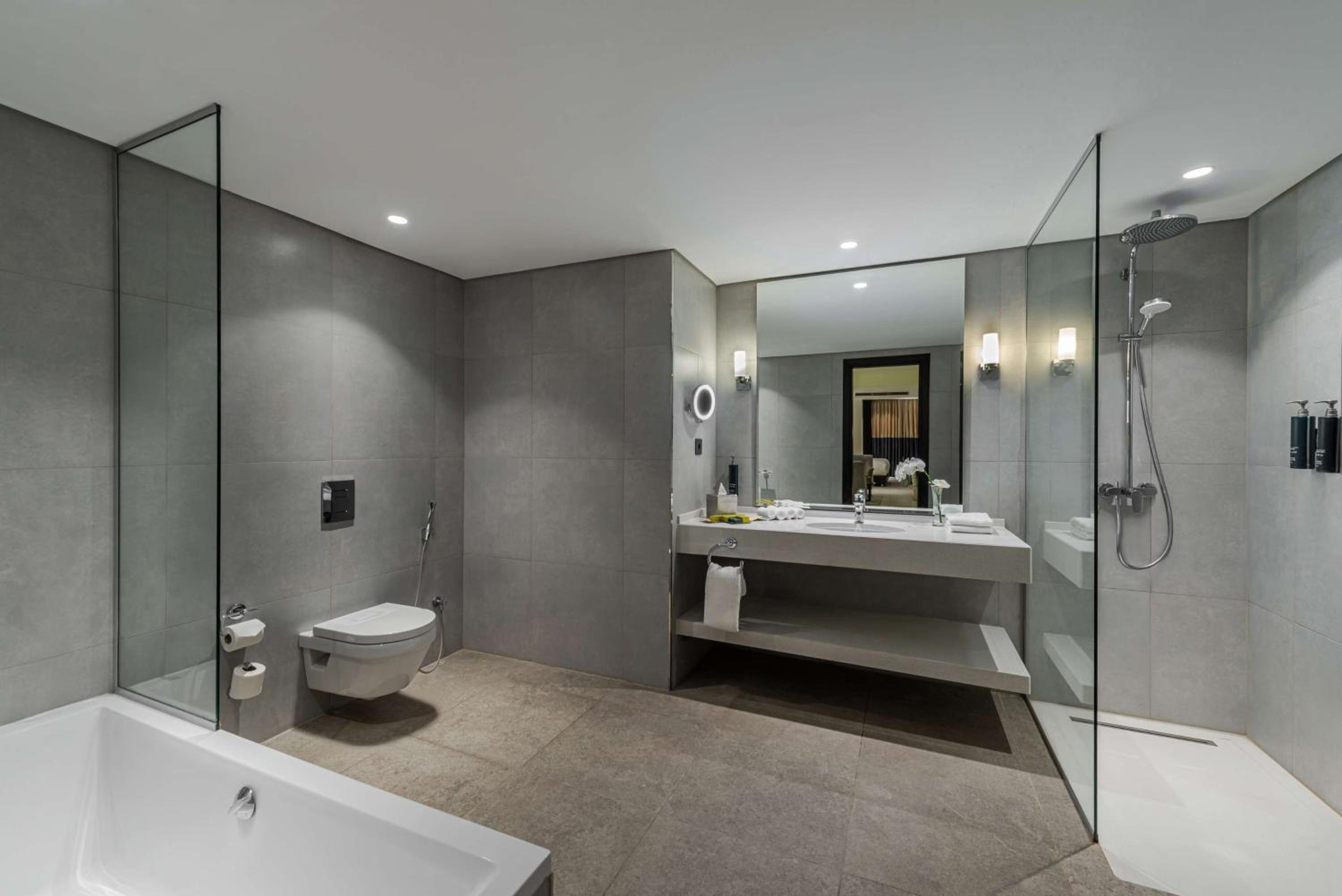 Junior King Suite with Sea View photo 2