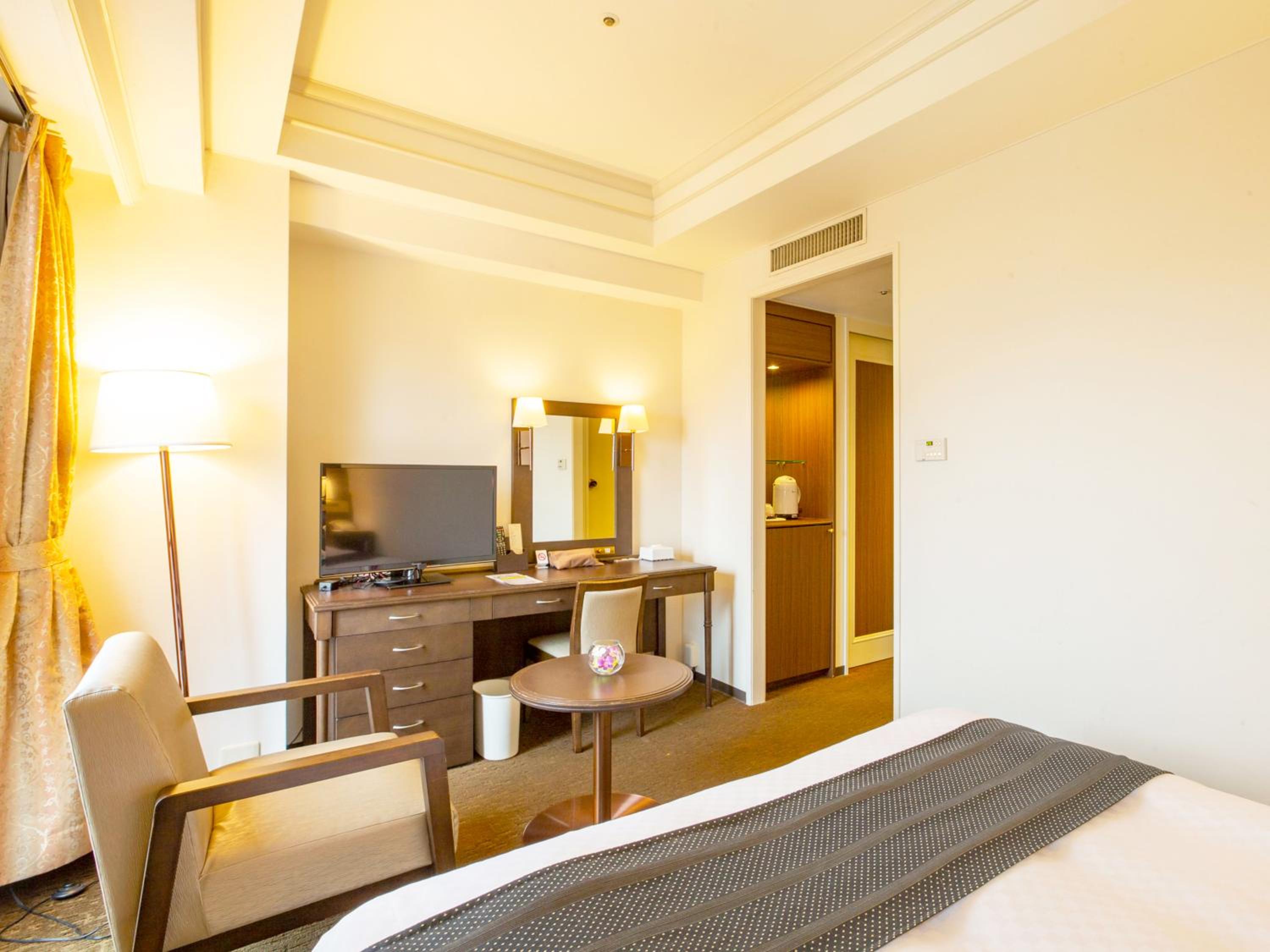 Queen Double Room with City View photo 3