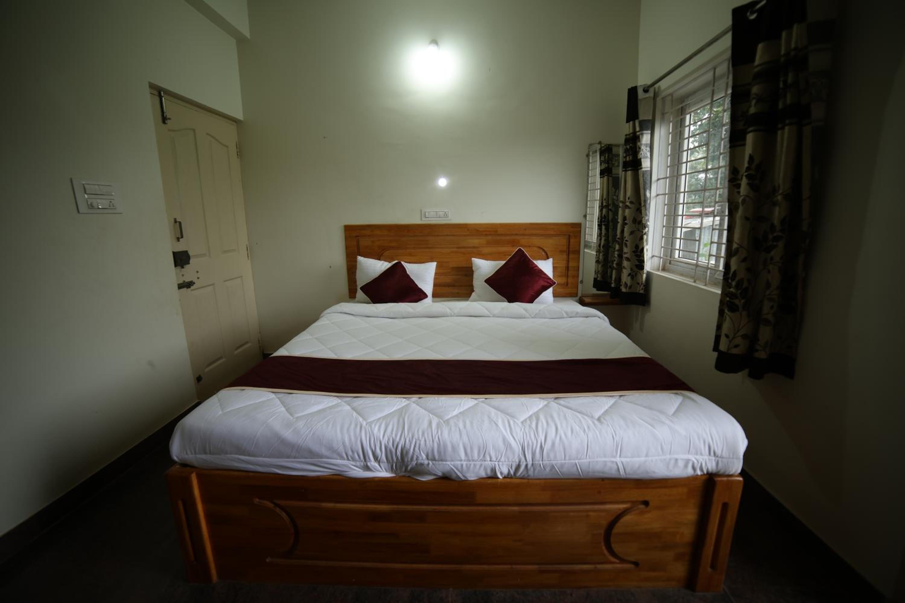 Three-Bedroom Deluxe Apartment