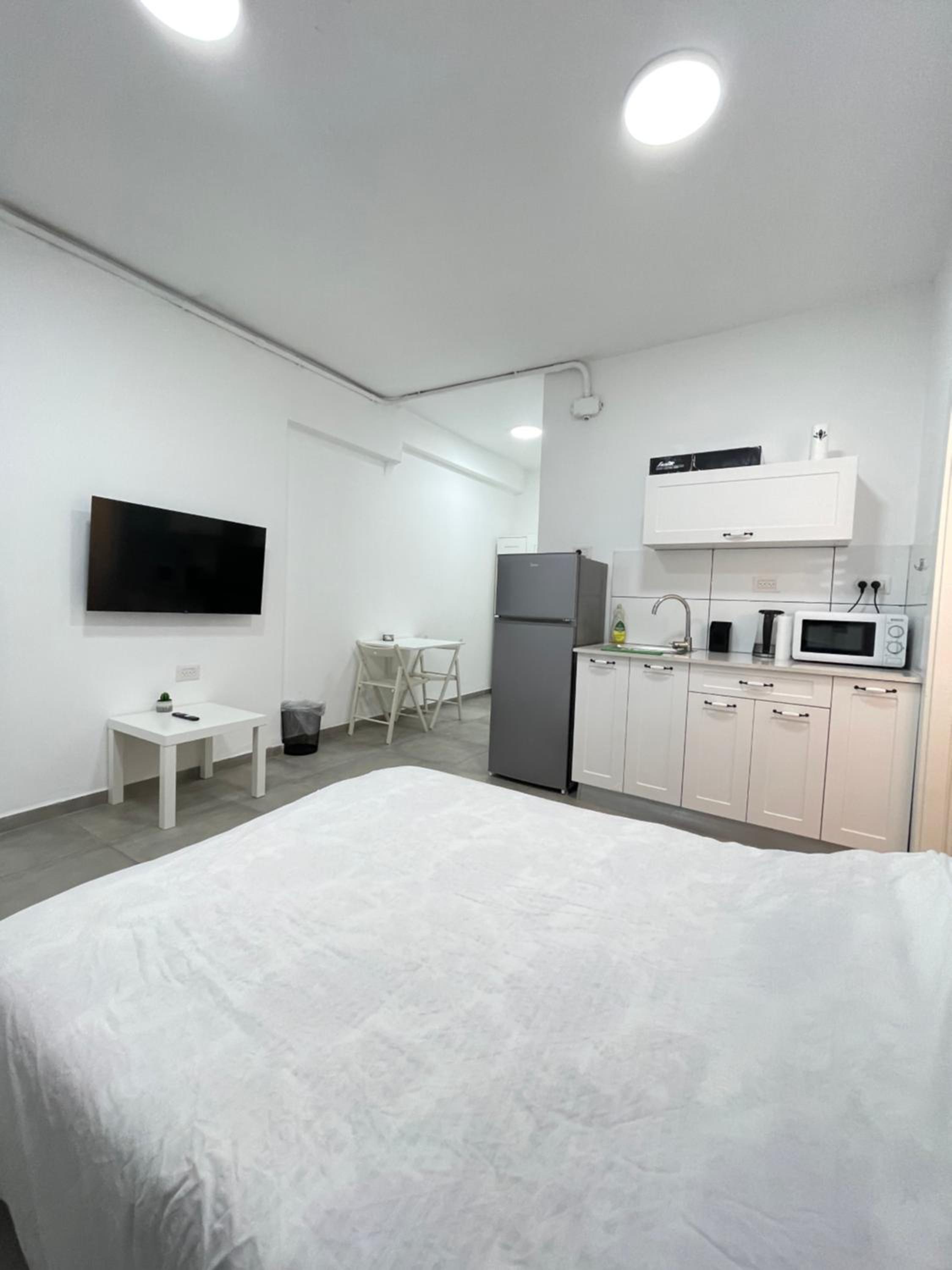 One-Bedroom Apartment photo 1