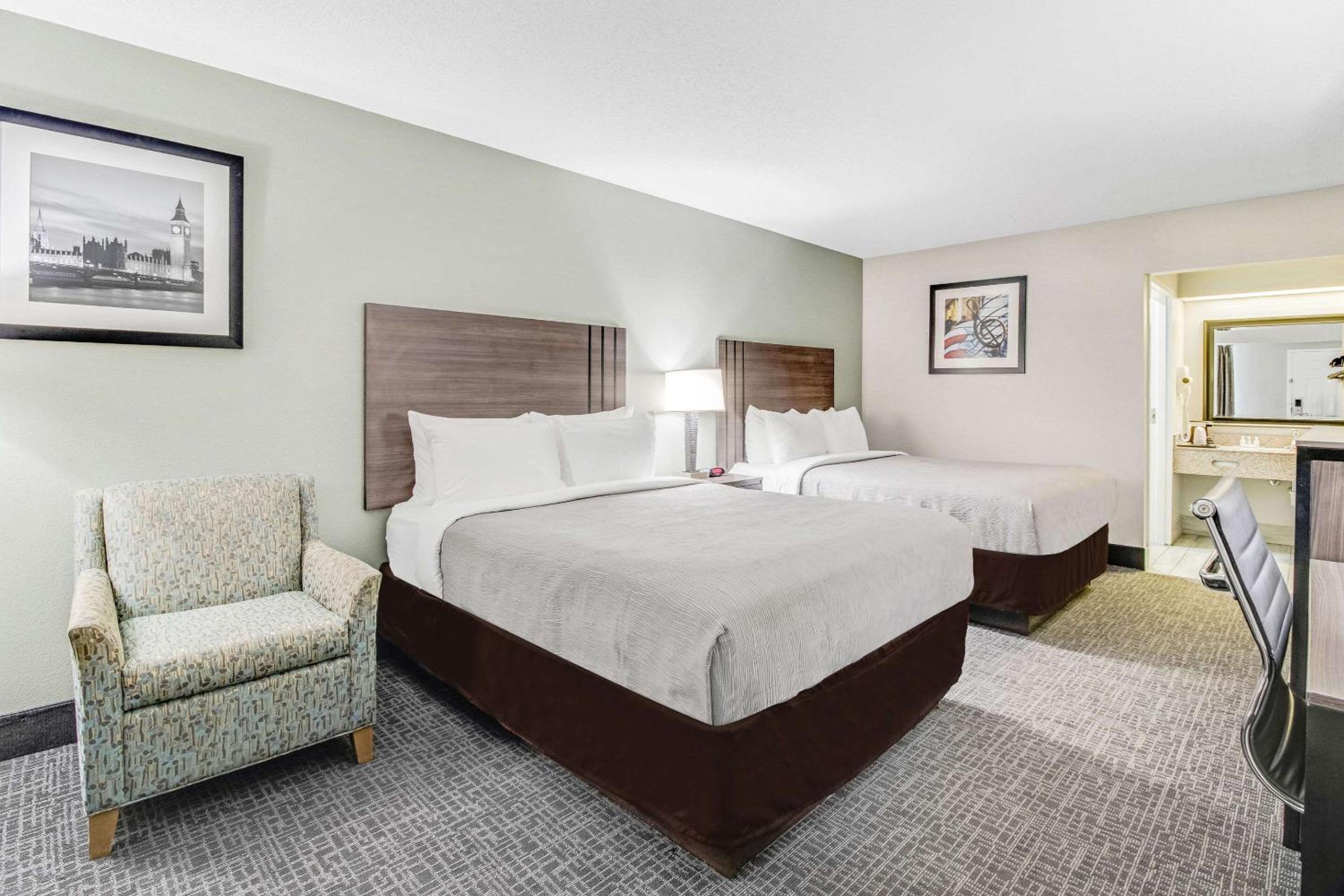 Queen Room with Two Queen Beds - Non-Smoking - Photo 1