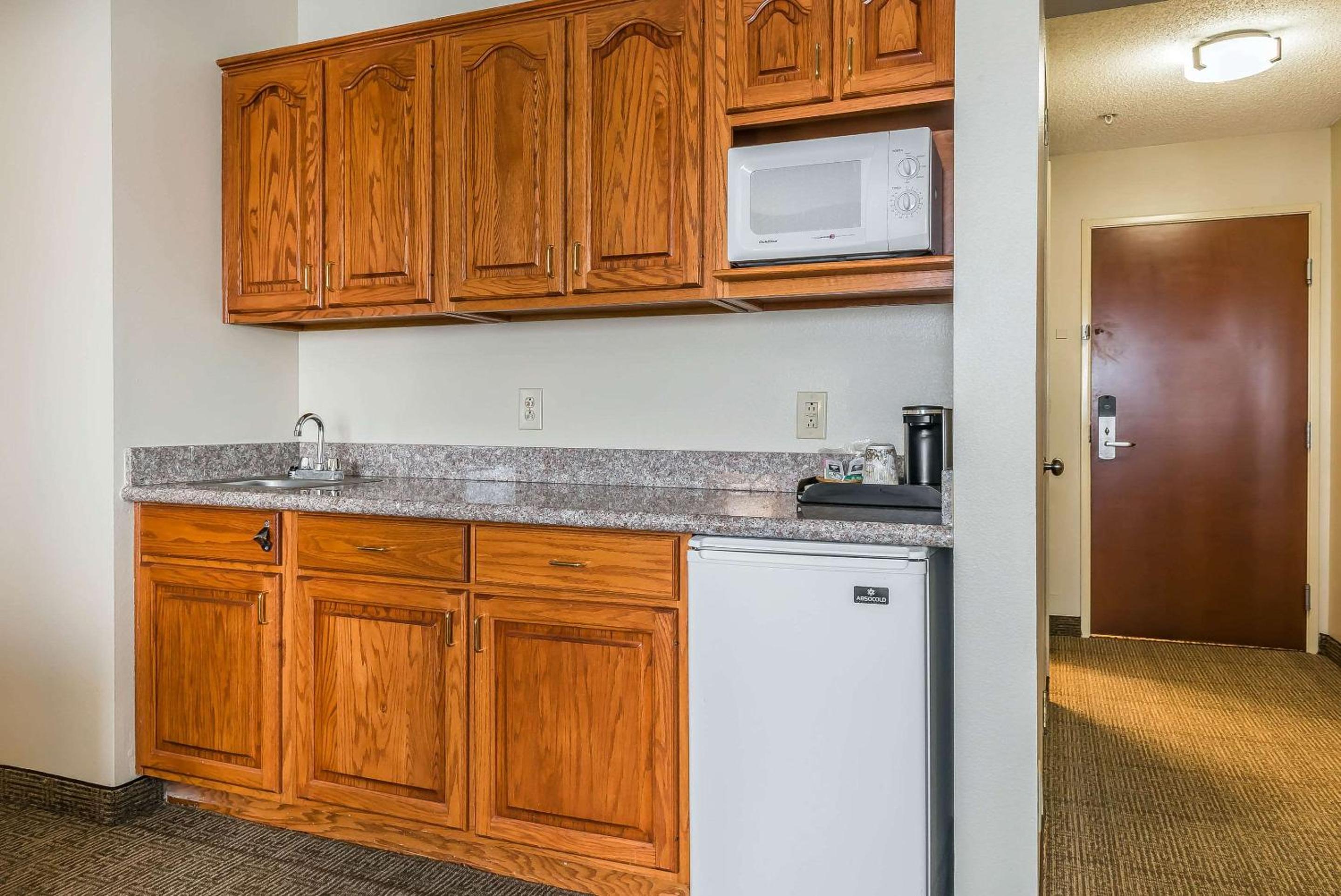 Comfort Suites Springfield I-70, Photo 3