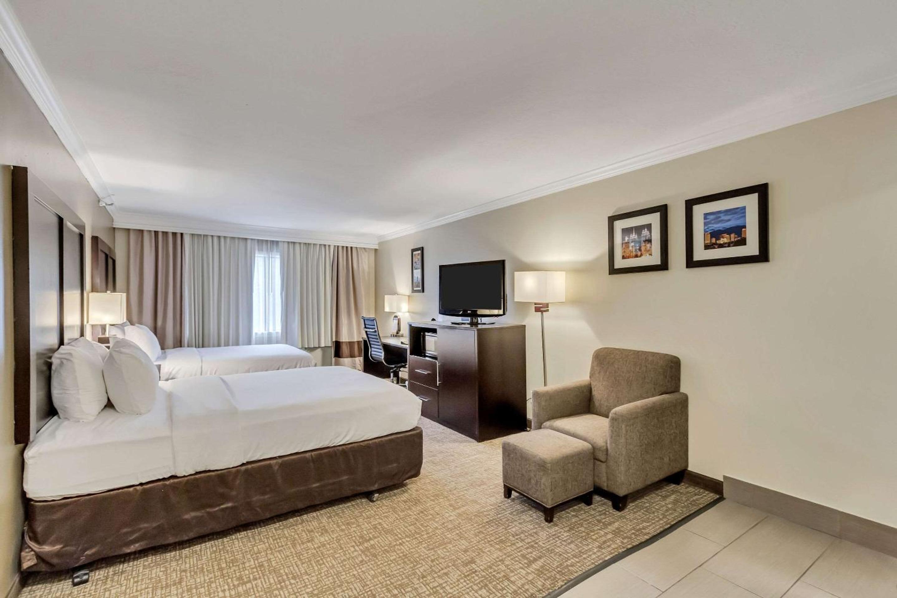 Queen Suite with Two Queen Beds - Non-Smoking