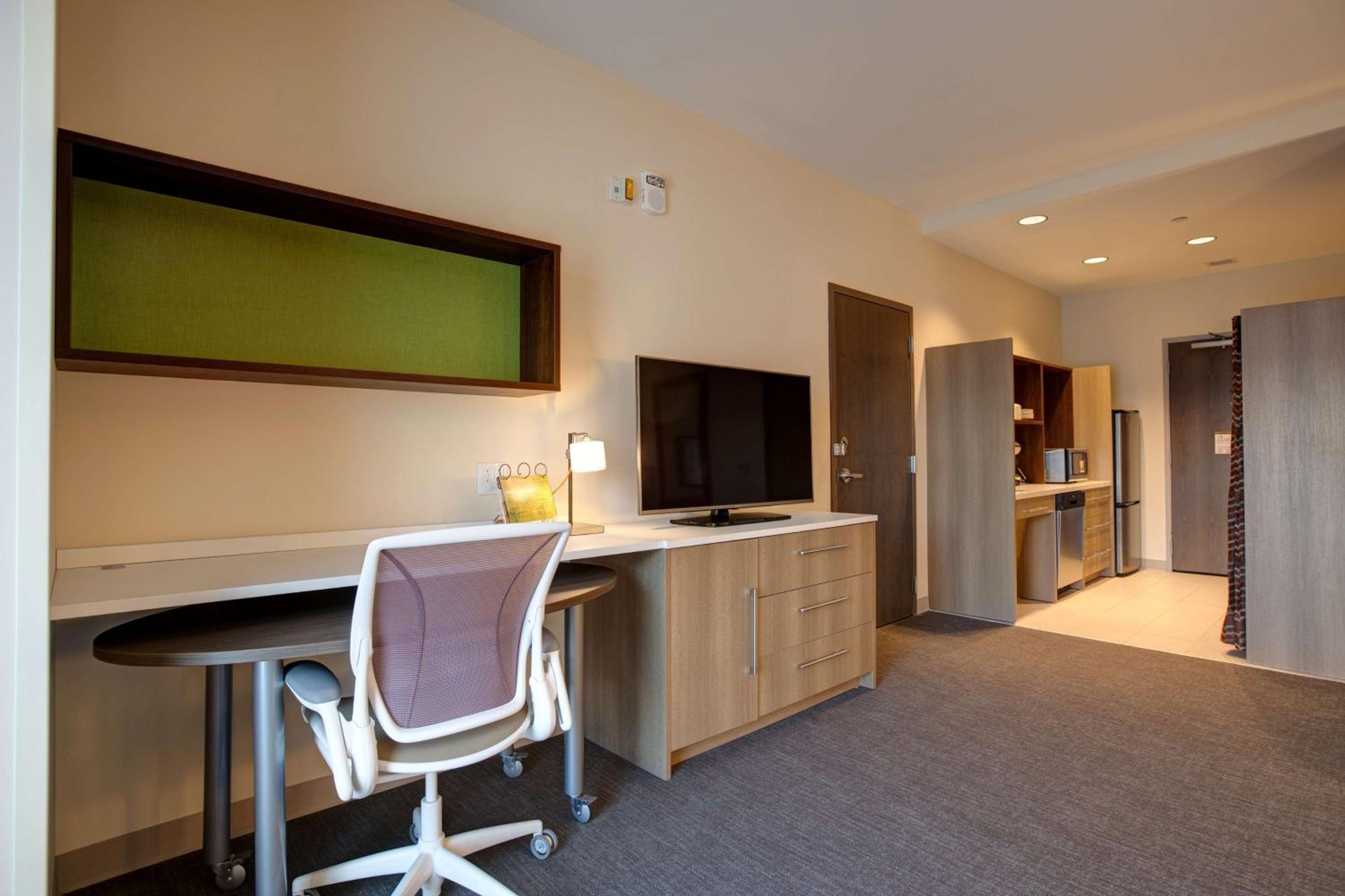 Queen Studio - Mobility and Hearing Access/Non-Smoking - Photo 1