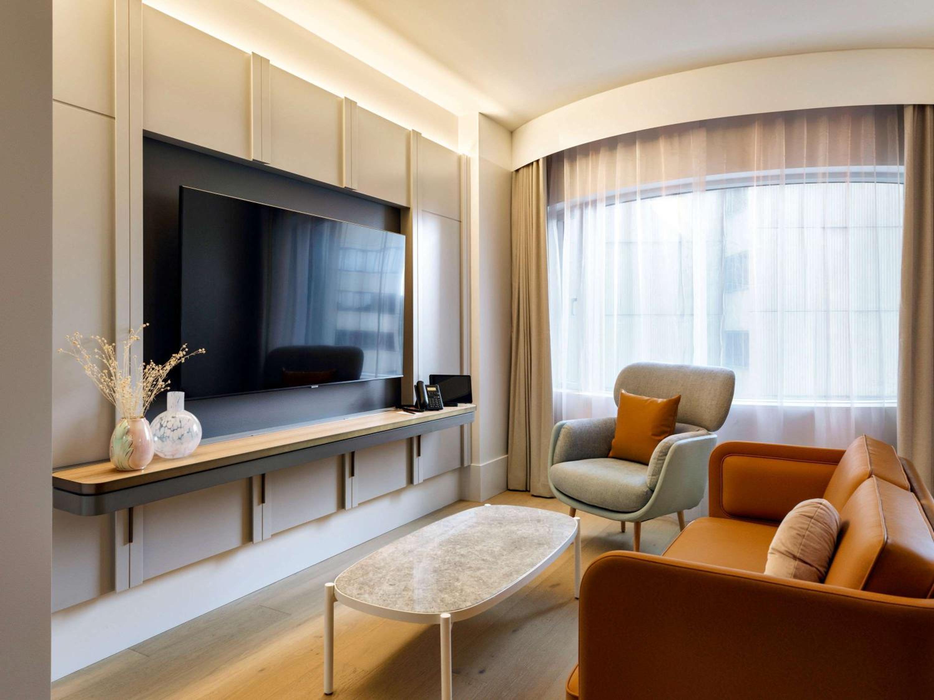Junior Suite with One King Bed - Higher Floor
