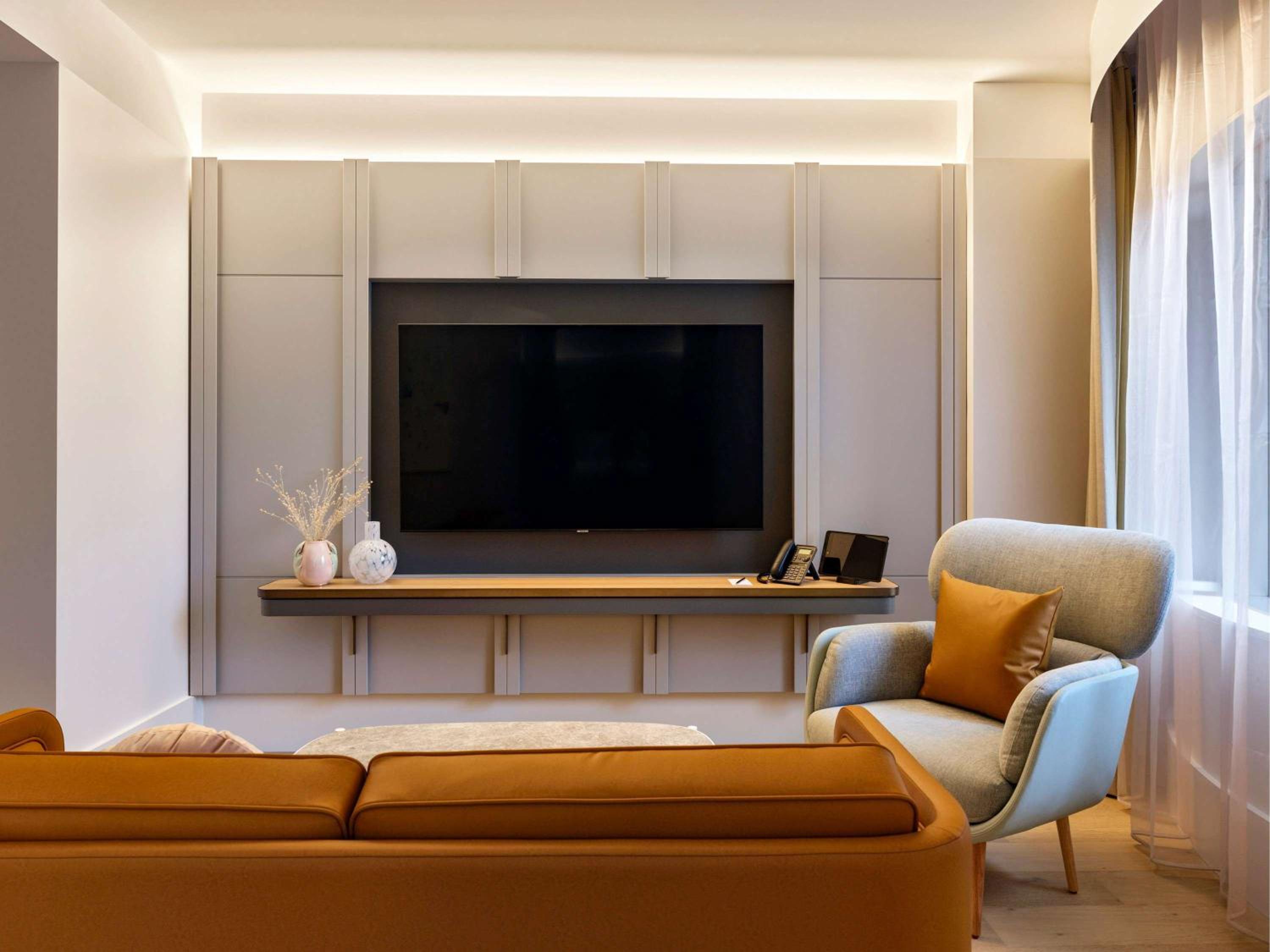Junior Suite with One King Bed - Higher Floor