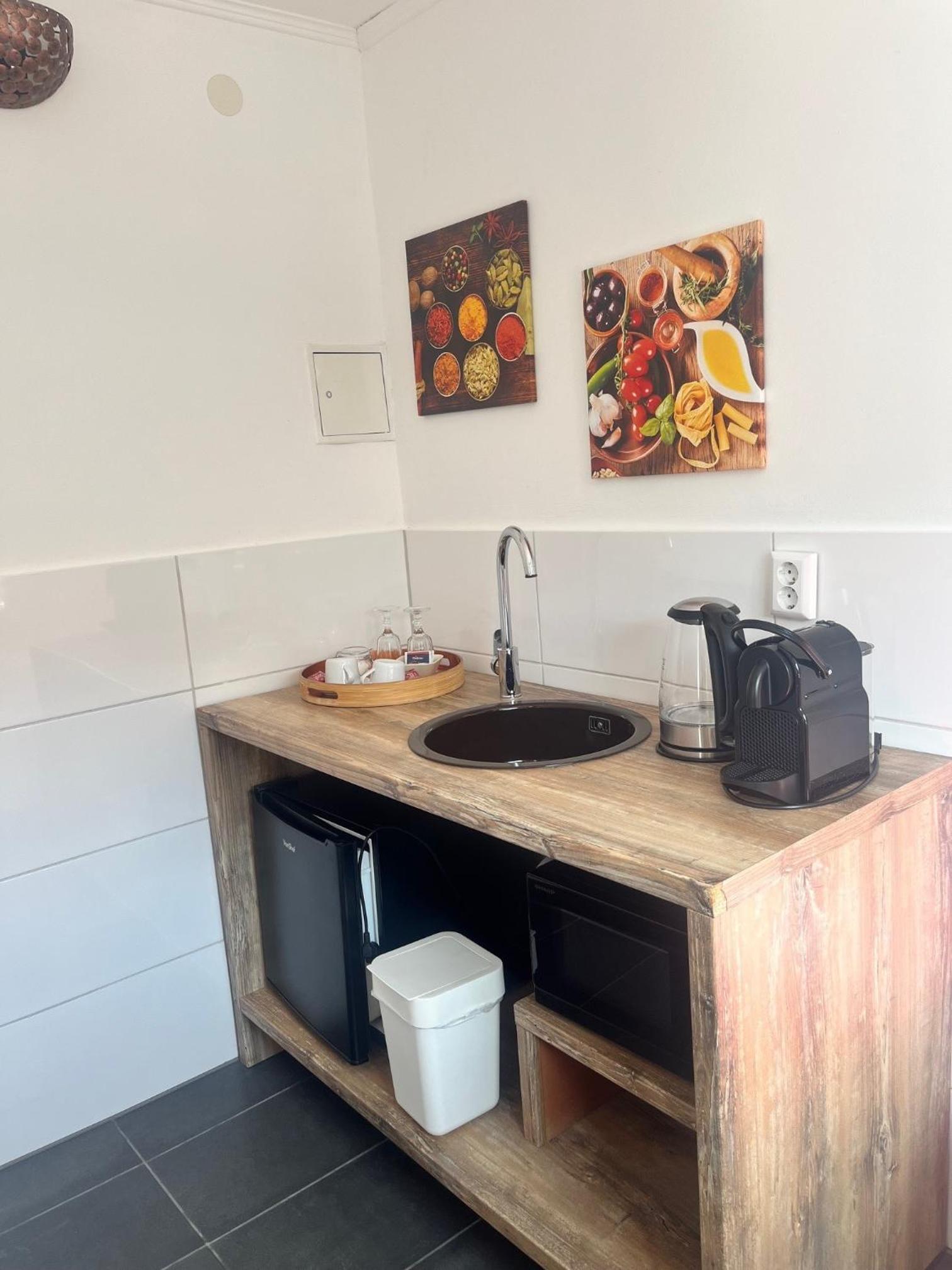 Studio Apartment - Photo 22