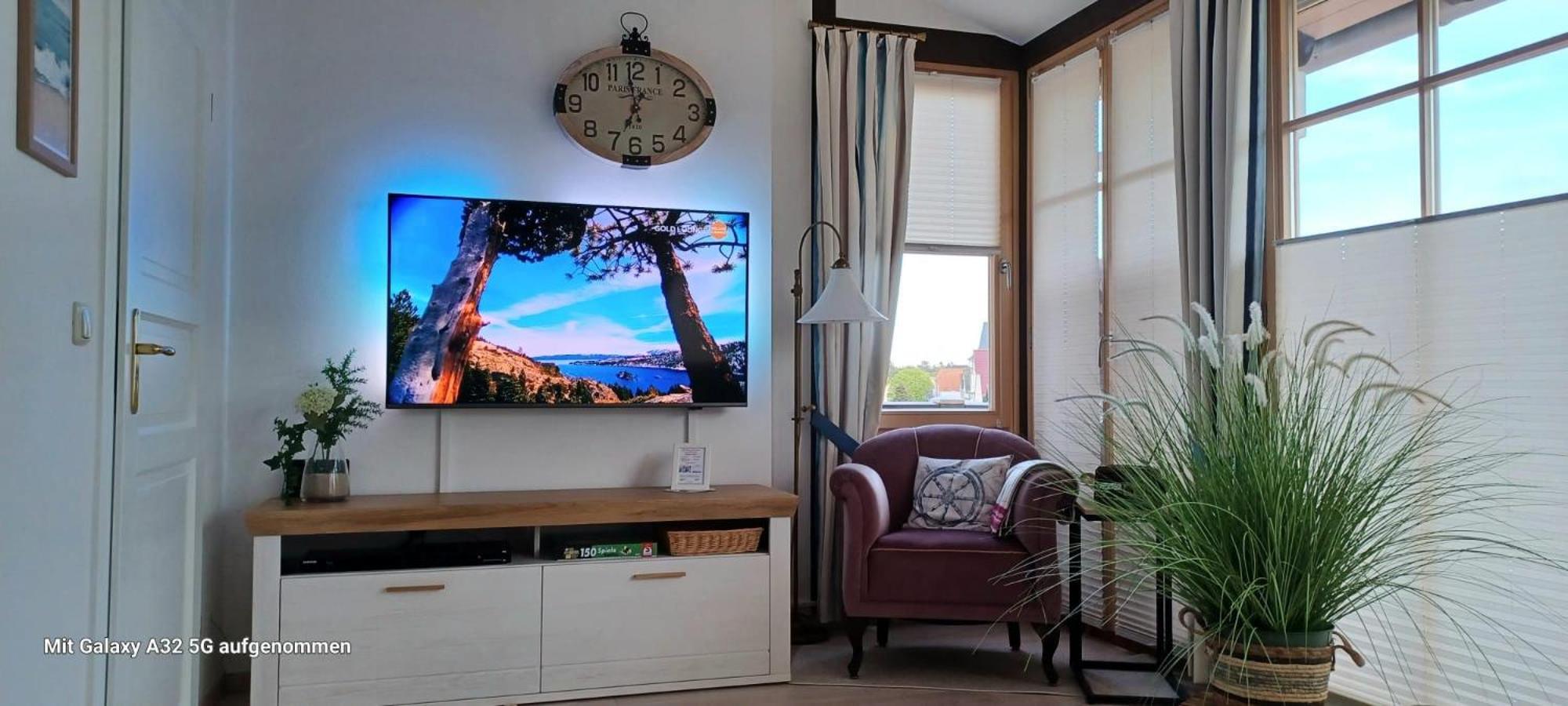 One-Bedroom Apartment with Balcony