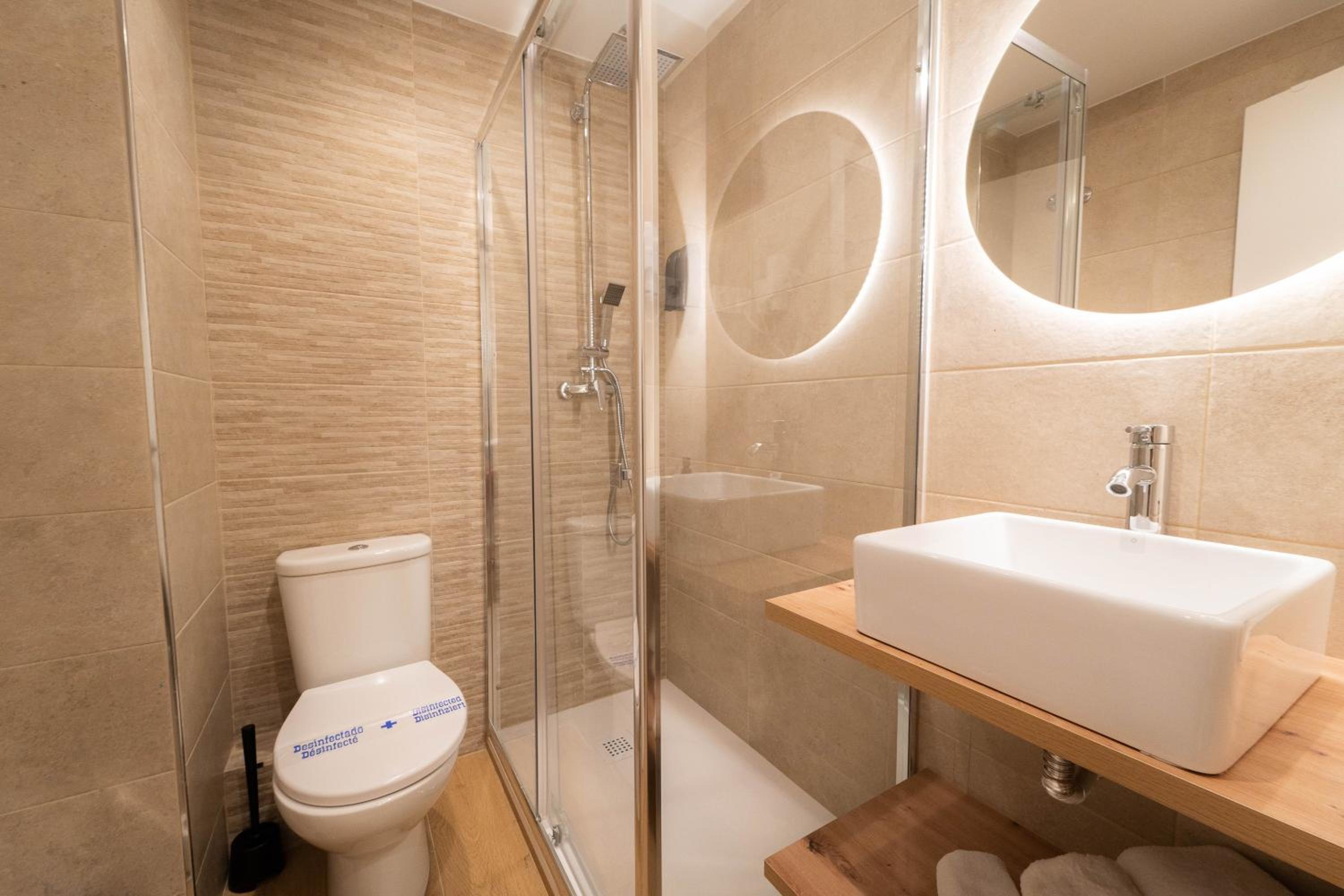 Double Room with Private Bathroom photo 2