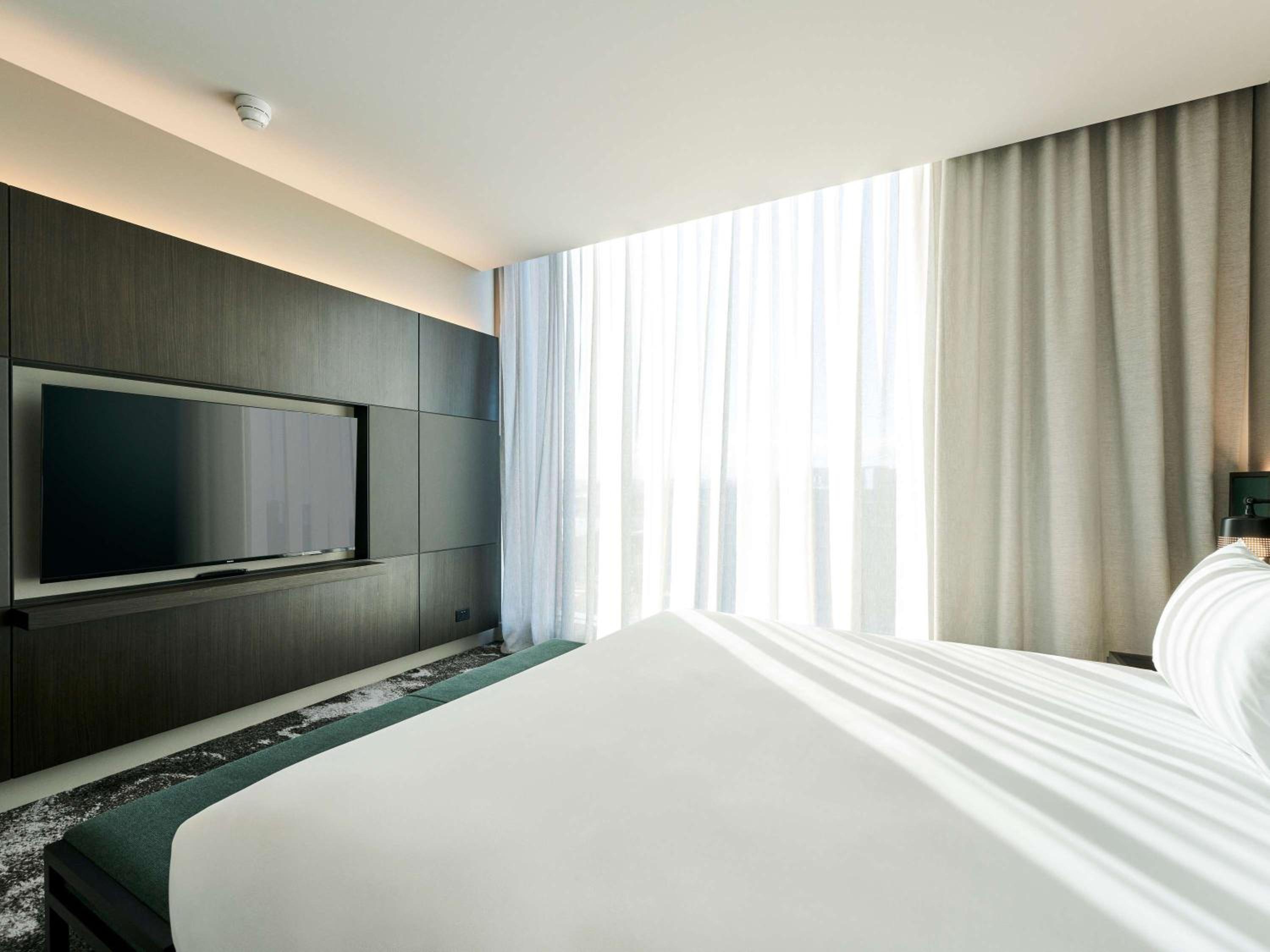 Junior suite with 1 king bed