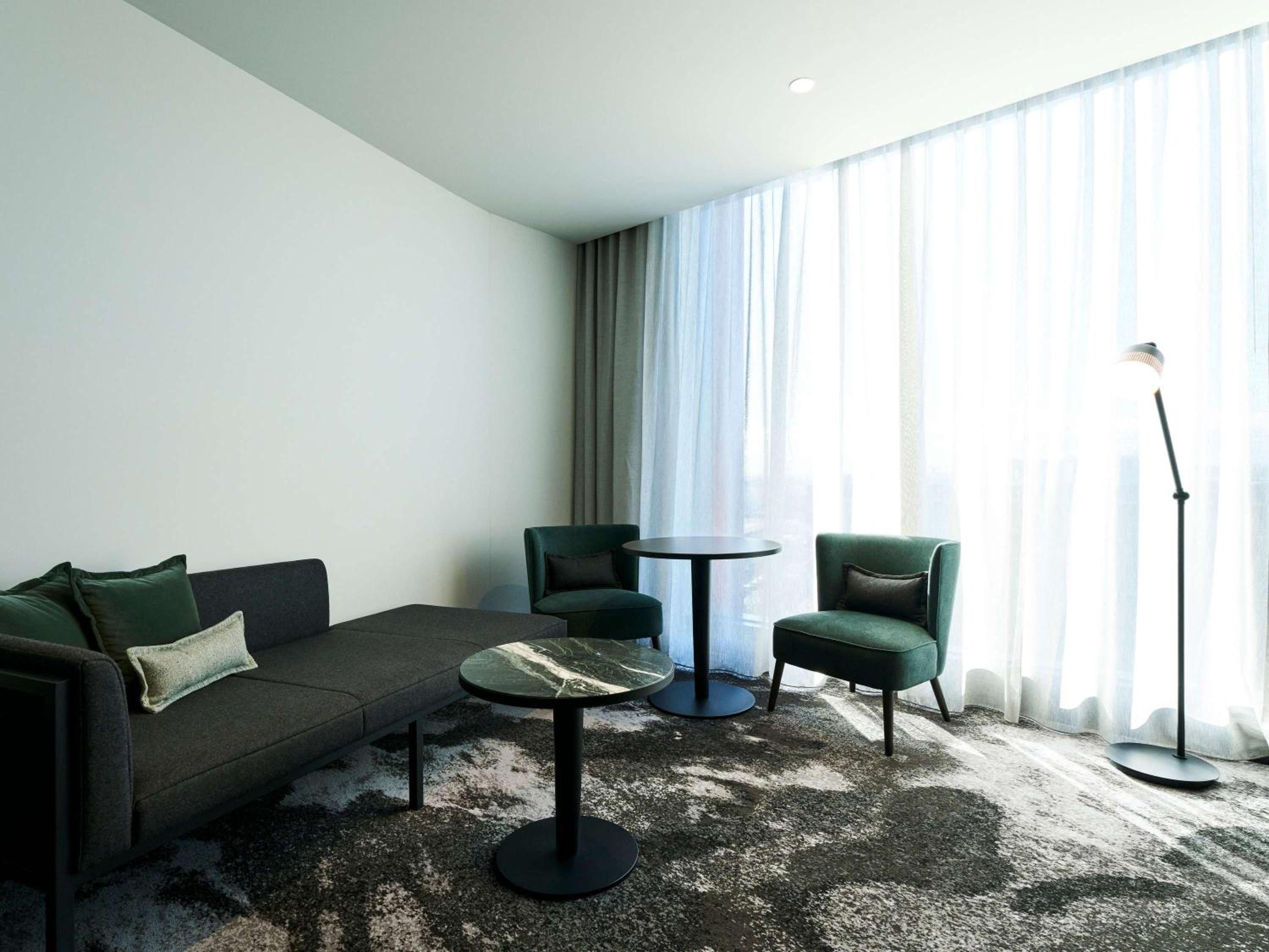 Junior suite with 1 king bed