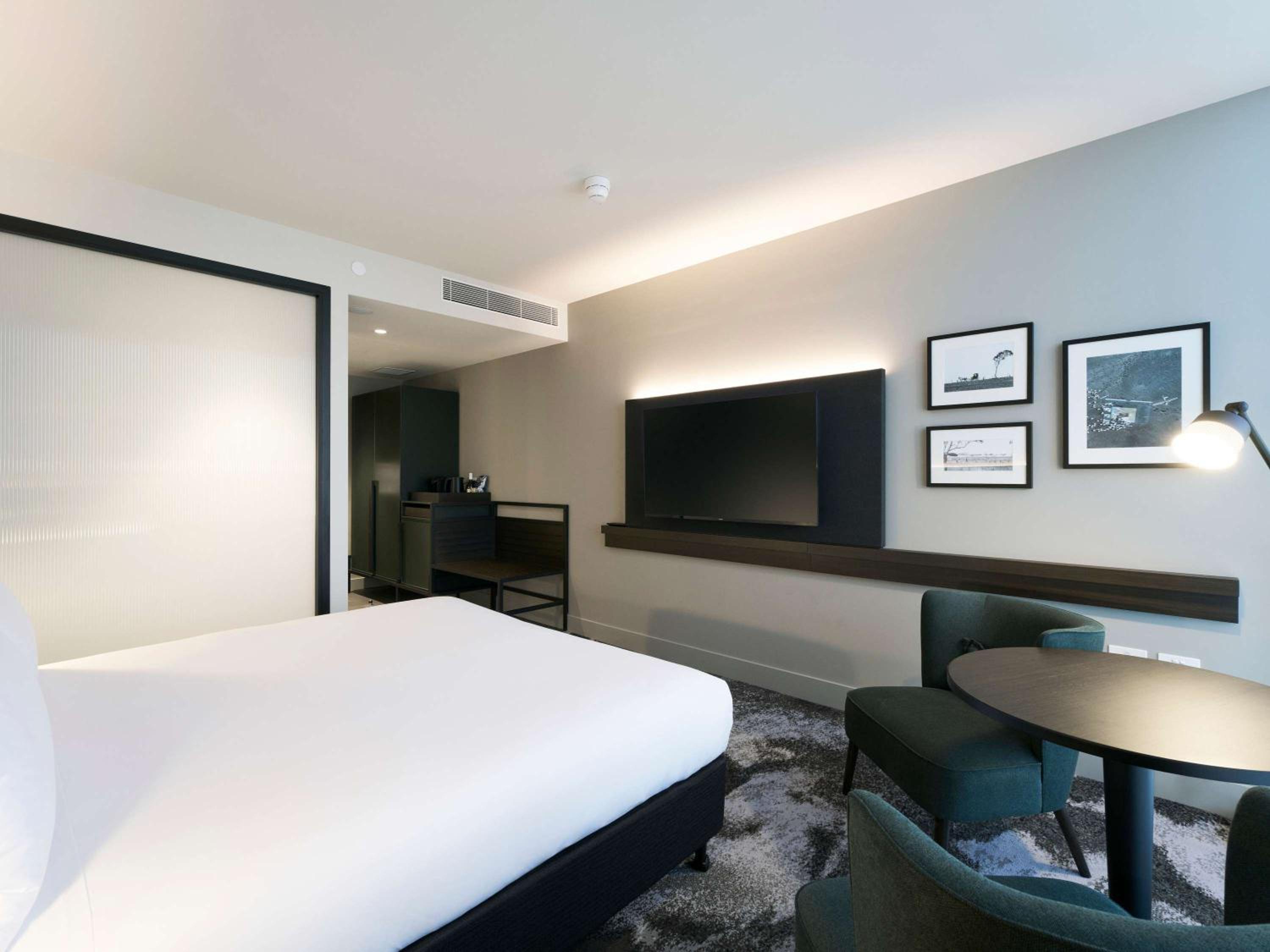 Superior Room with 1 queen size bed