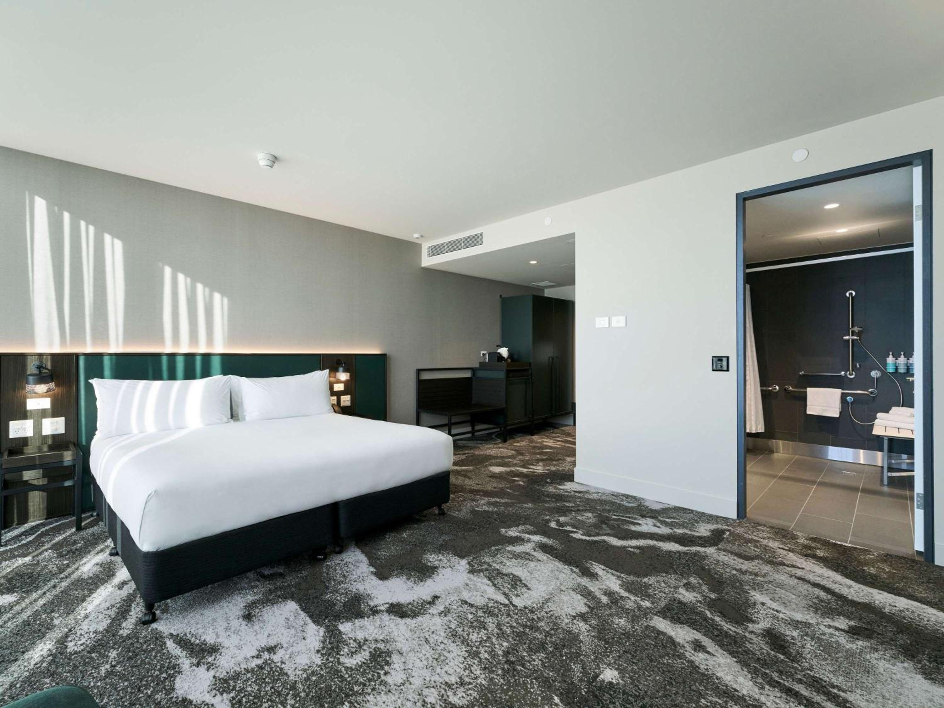 Accessible Superior Room with 1 King size bed
