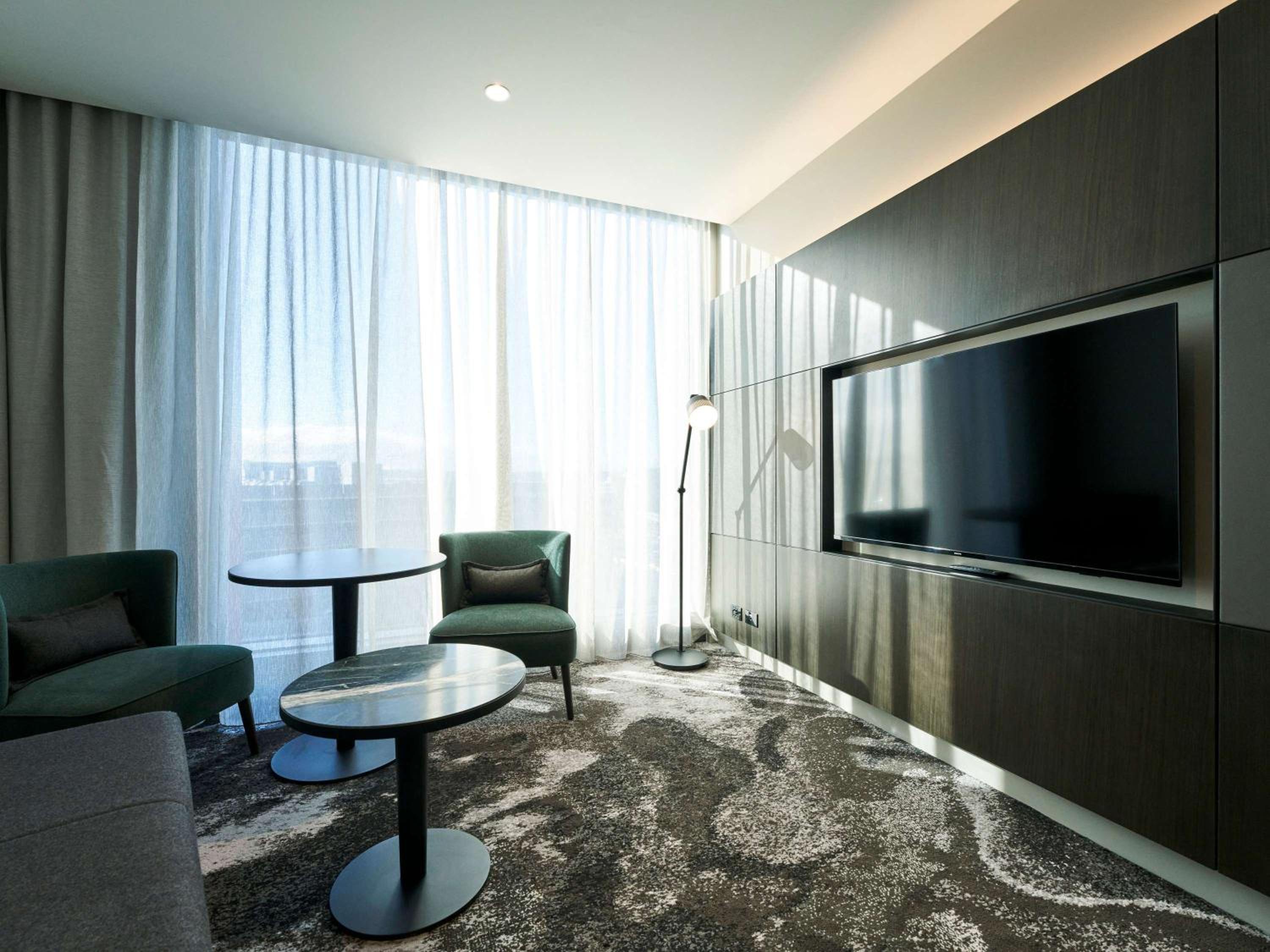 Junior suite with 1 king bed