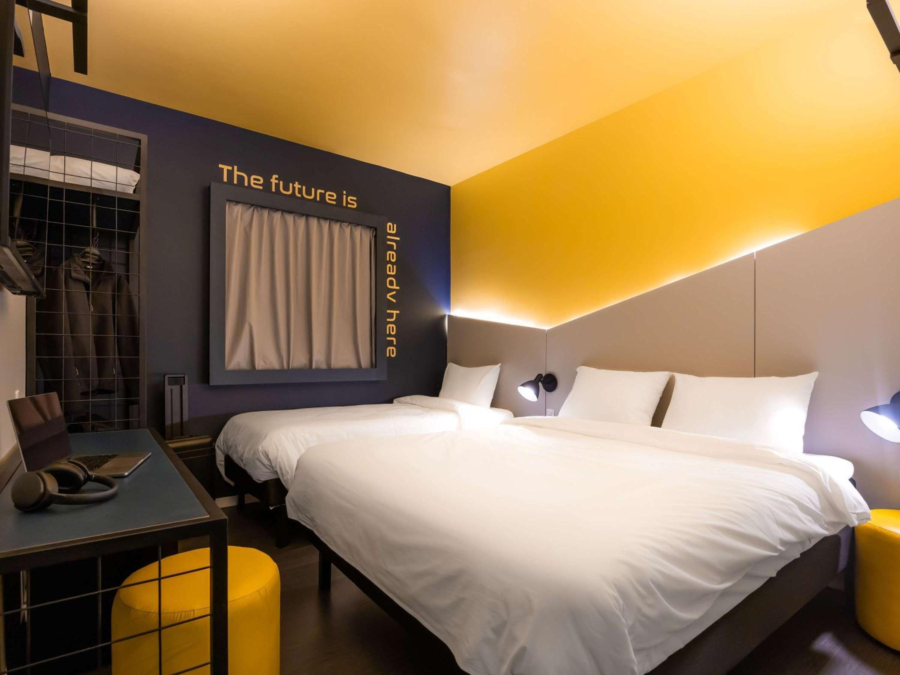 Standard Room with One Double Bed and One Single Bed photo 1