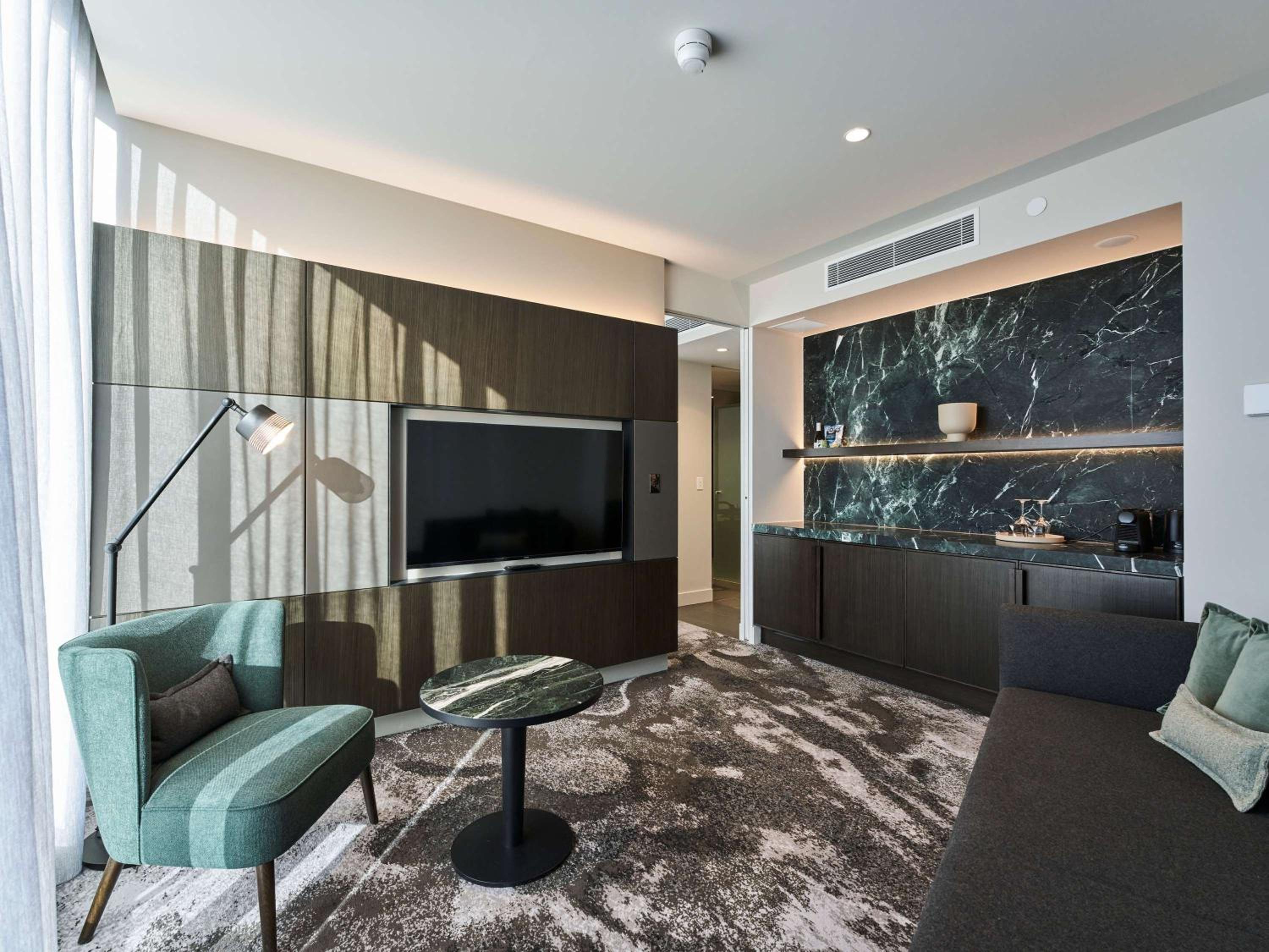 Junior suite with 1 king bed