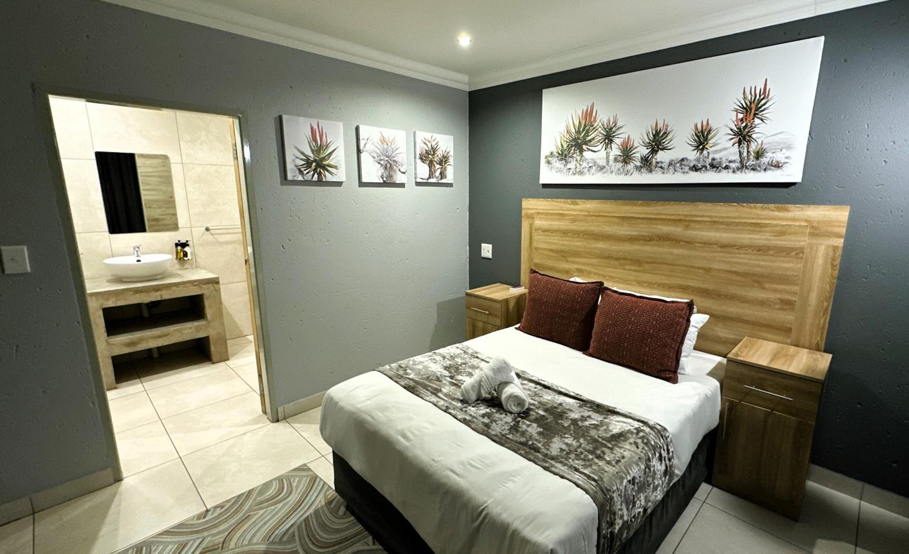 Standard Double or Twin Room photo 1