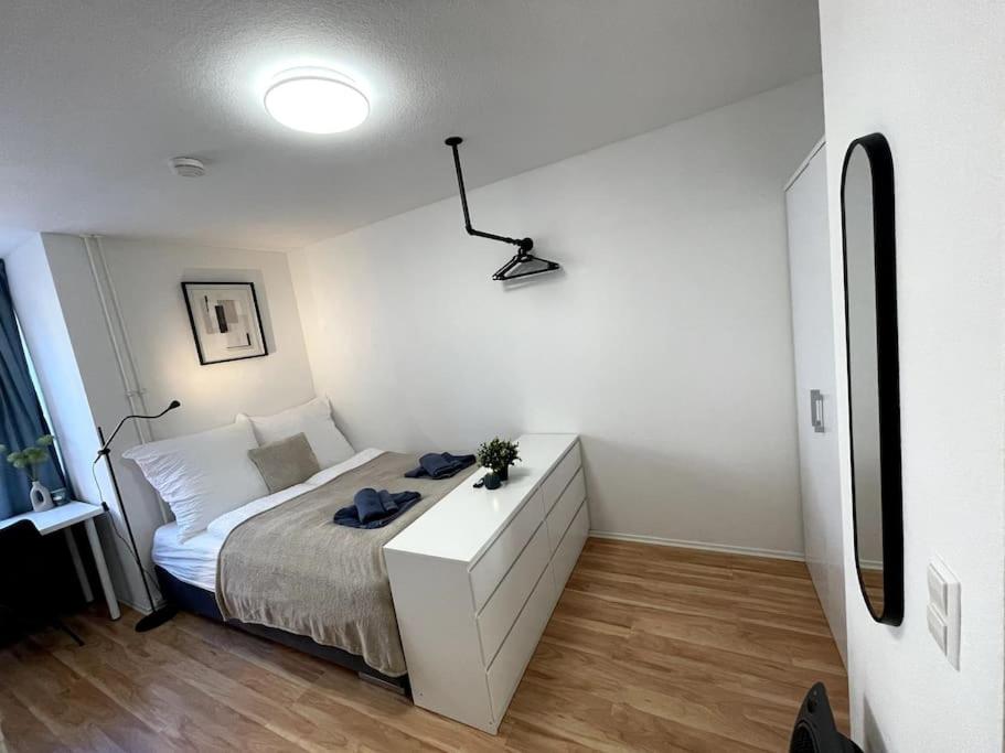 One-Bedroom Apartment photo 1