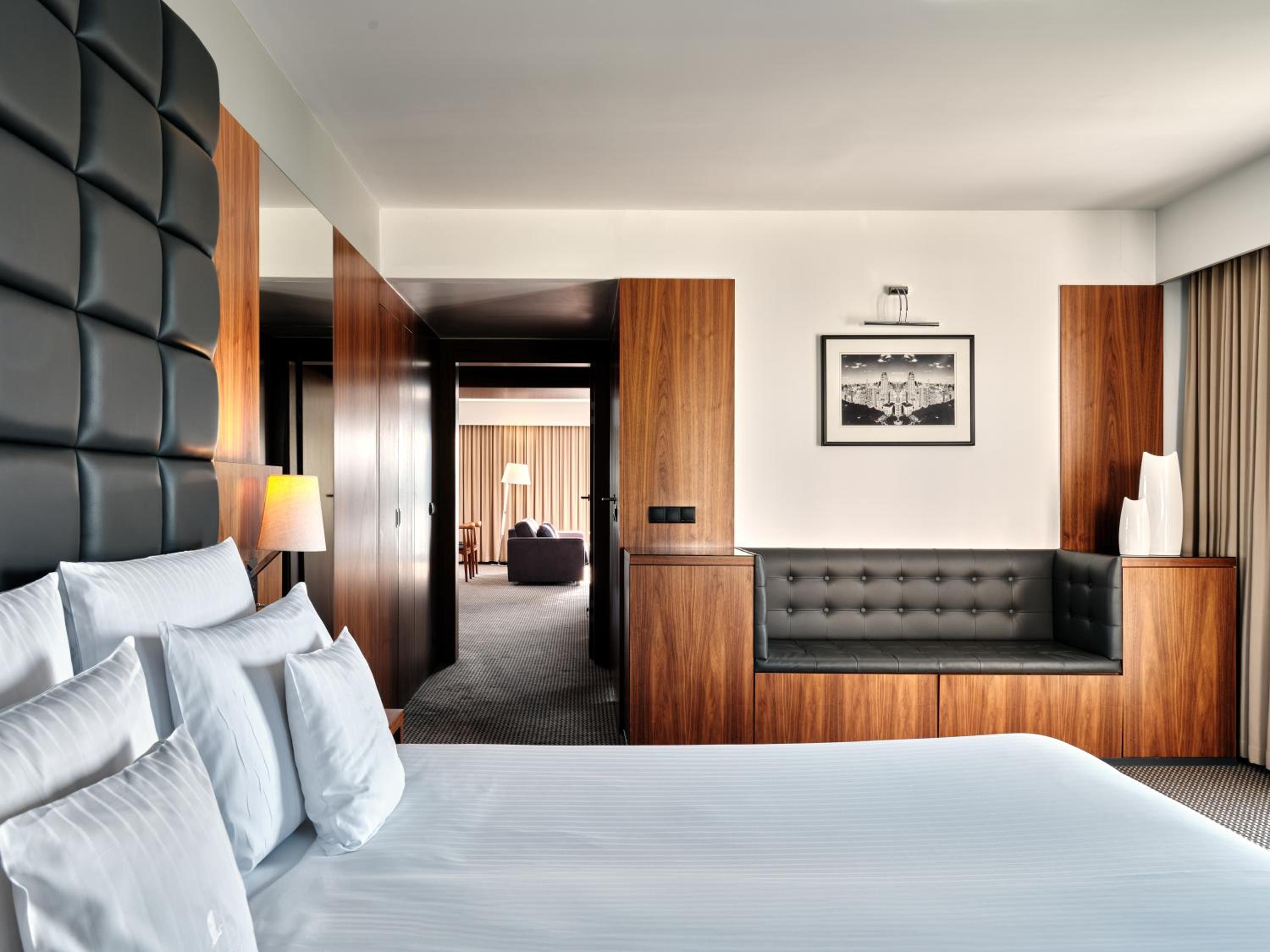 Deluxe Suite with Lake View photo 3