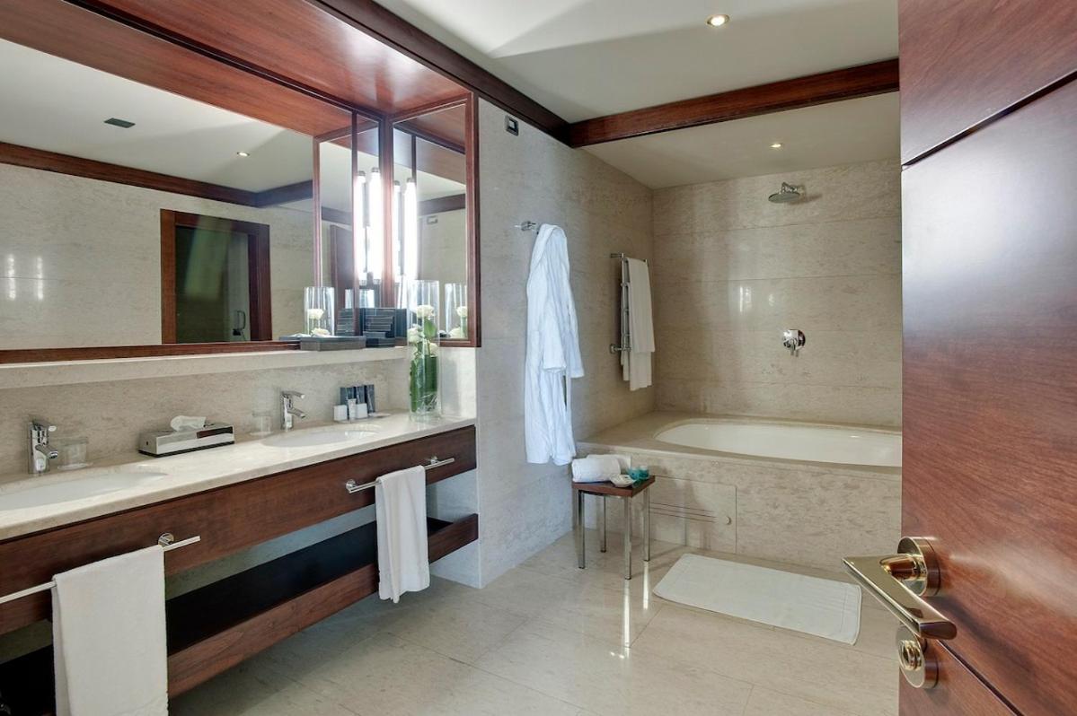 Suite with Frontal Sea View photo 2