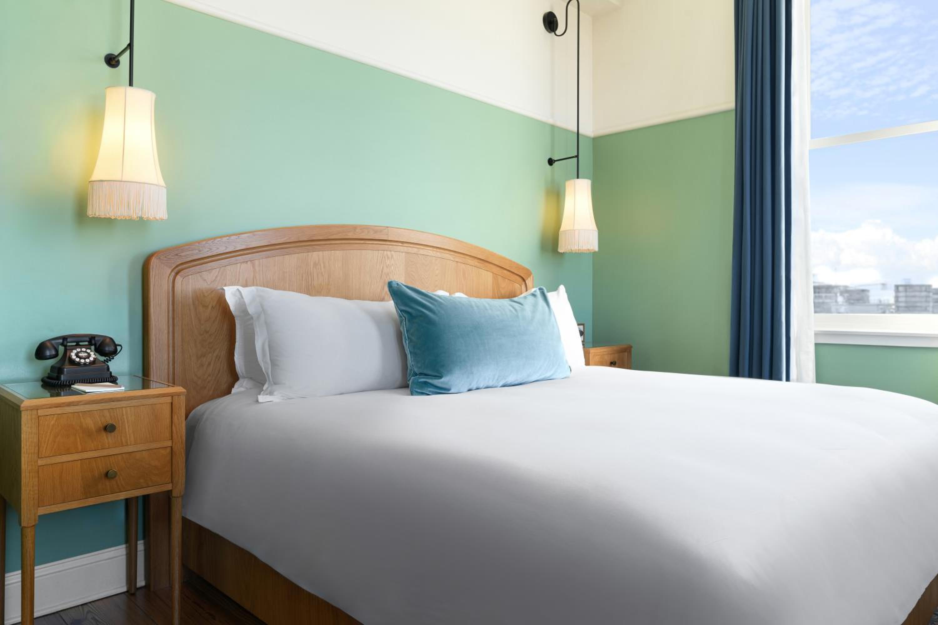 Junior King Suite with Seating Area - Photo 1